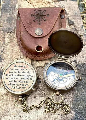 Miniatura 2 de Brújula de latón Be Strong & Courageous  Regalo de cumpleaños con cita religiosa grabada de Joshua 19, idea de regalos de confirmación de bautismo