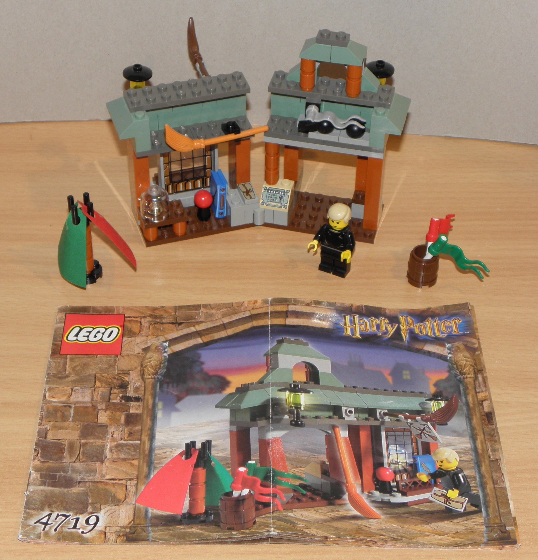 LEGO HARRY POTTER 4719 - BESENLADEN - Quidditch Fachhandlung 