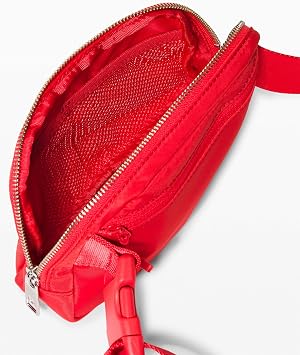 Lululemon Everywhere Belt Bag، 1L (Carnation Red)