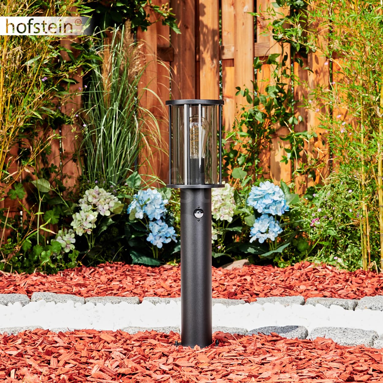 Oprawa zewnętrzna Sumalao z czujnikiem ruchu, podstawa metalowa/szklana w kolorze czarnym/dymnym, oświetlenie ścieżki 60 cm, IP54, 1 x E27, bez żarówki