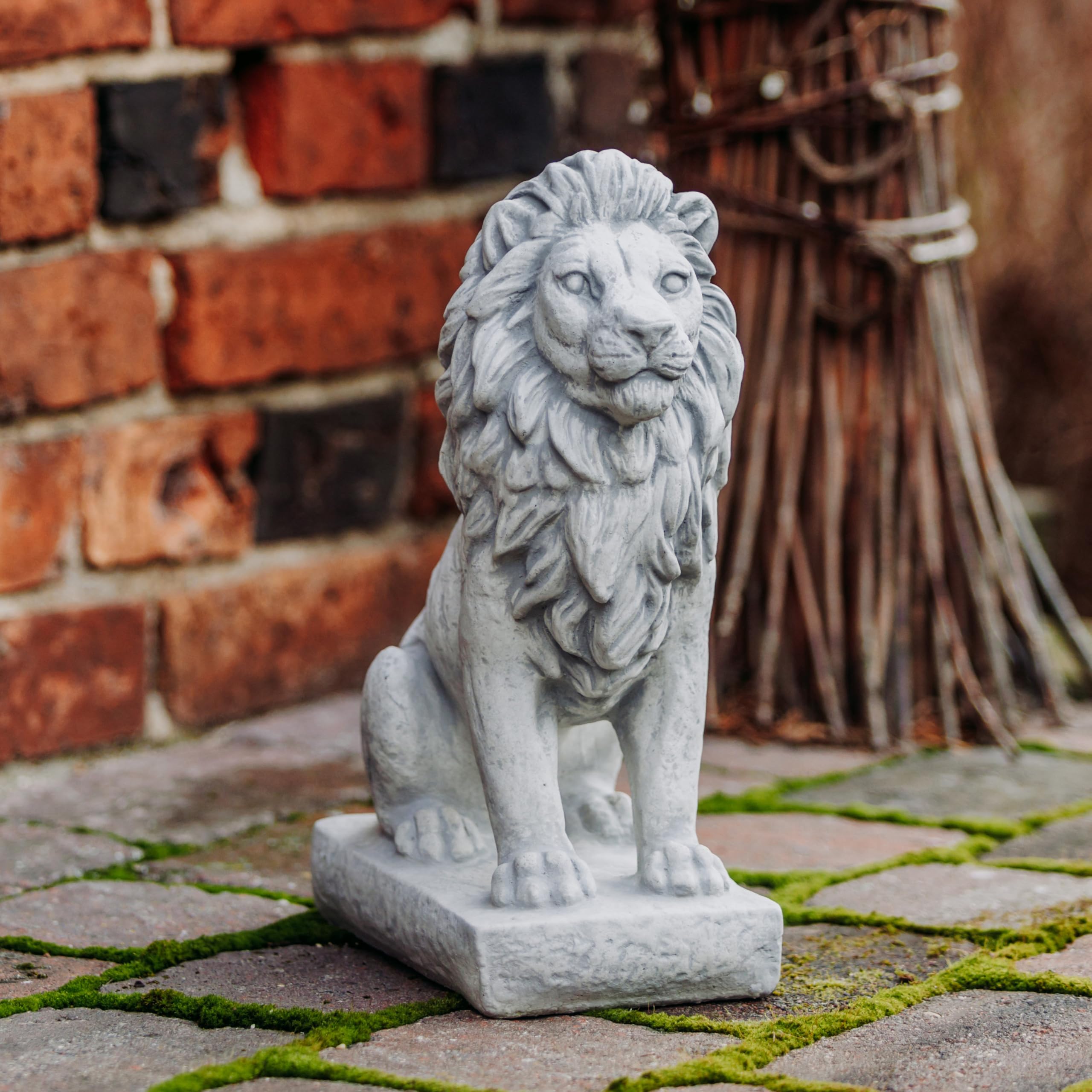 gartendekoparadies.de Löwe Torwächter Steinfigur, H. 34 cm, 25 x 14 cm, 10 kg, Grau, Frostsicher aus Steinguss für Außenbereich (Gerade)