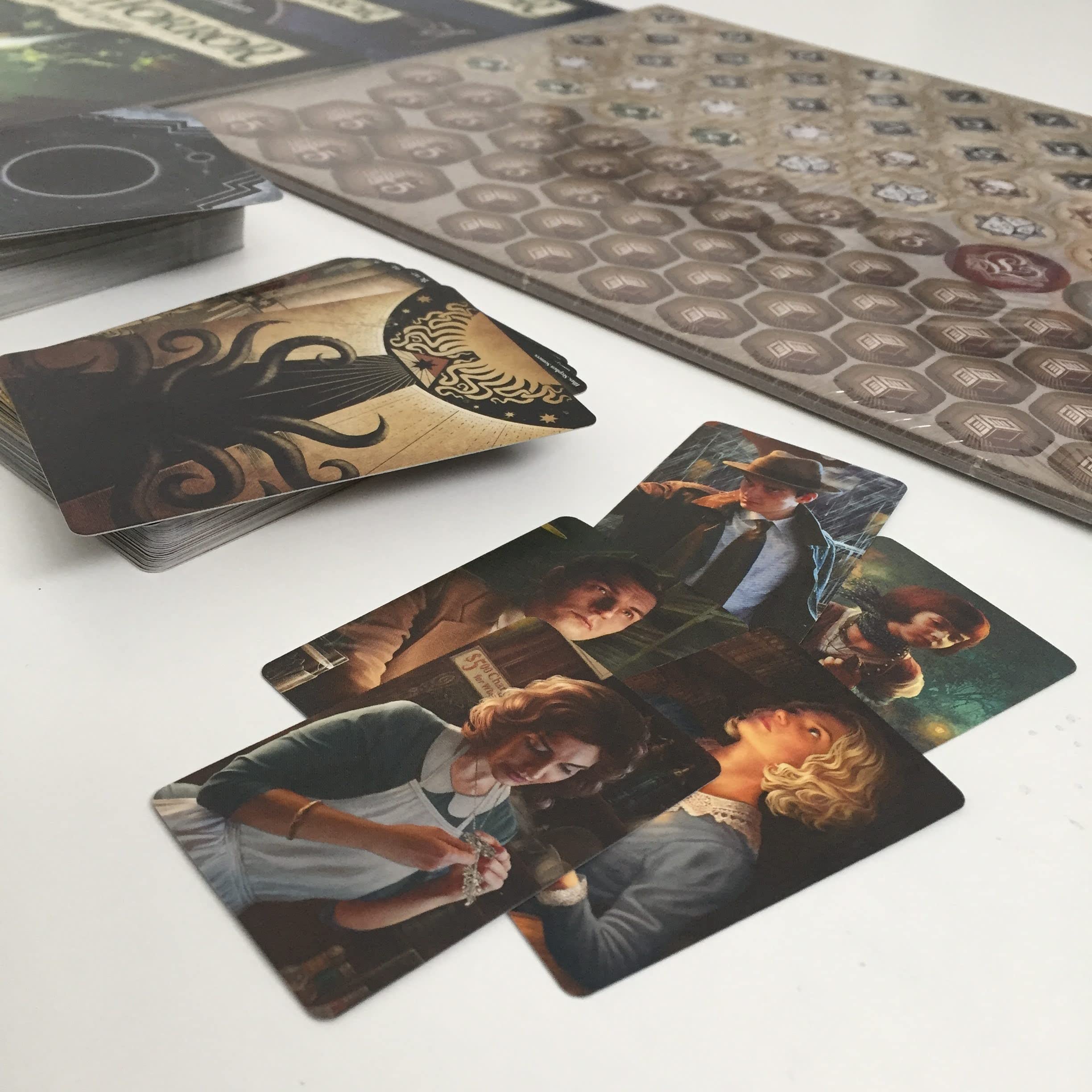 Asmodee - Arkham Horror: Il Gioco di Carte, LCG, Set Base Aggiornato 2021-1-4 Giocatori, 14+ Anni, Edizione in Italiano
