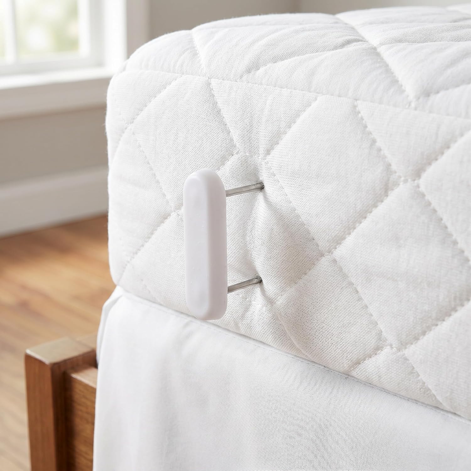 Bed Skirt Pins Providing a Discreet and Clean Look White with Dual Pin Structure 50pcs Plastic Minimalistic Design Fasteners for Mattress Skirt and Furniture Covers for Upholstery