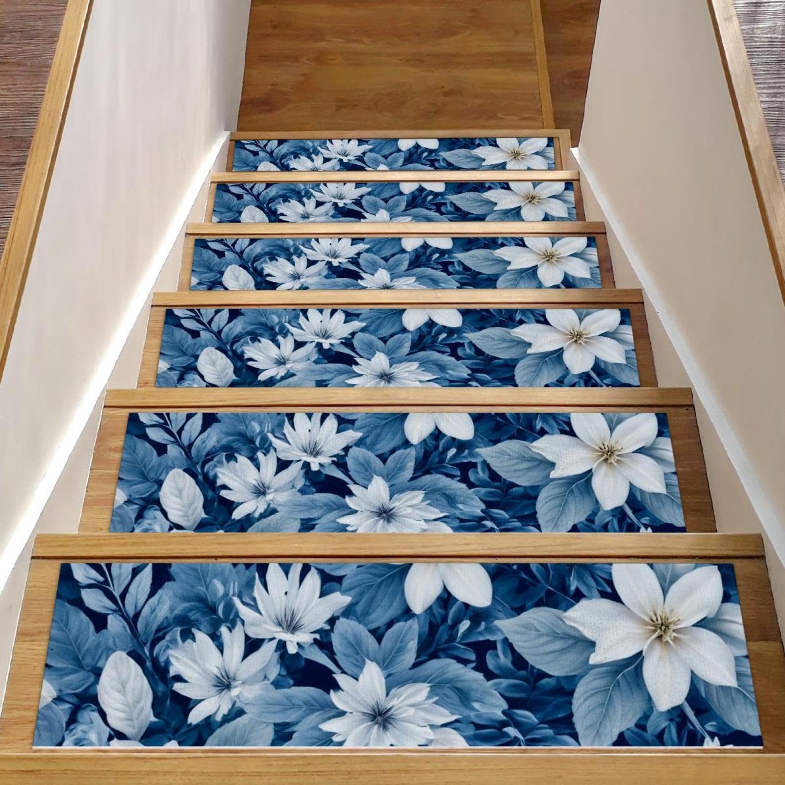 Tapis d'escalier antidérapants bleu protégeant enfants et chiens à la maison
