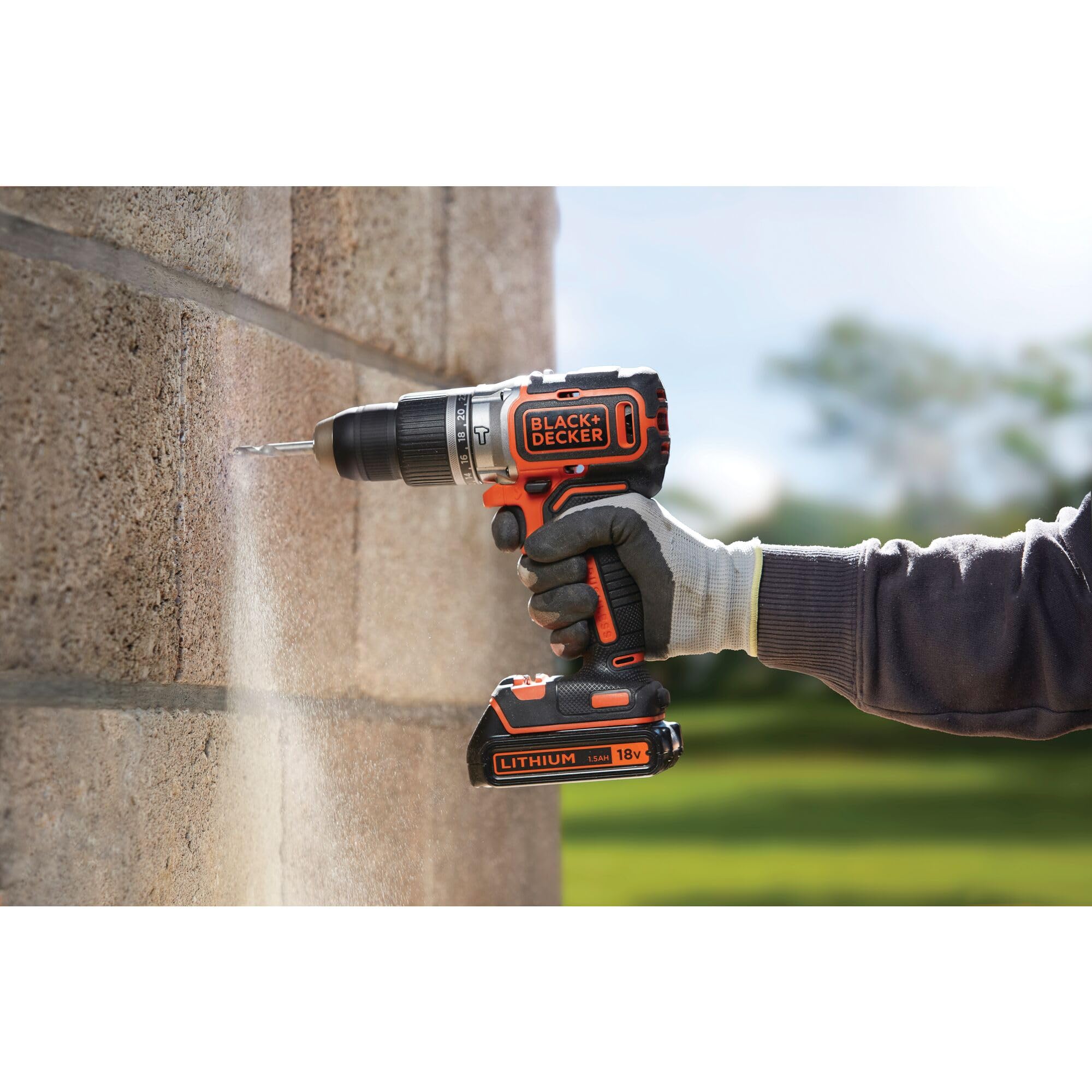 BLACK+DECKER Trapano avvitatore a percussione 18V, motore senza spazzole, mandrino 13mm, LED, 2 batterie, 50 accessori, caricabatterie, borsa, BL188ME2SA-QW