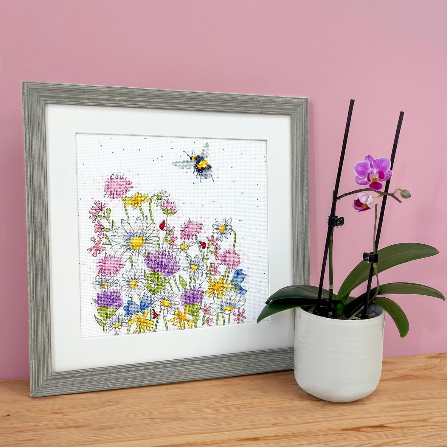 Bothy Threads Counted Cross Stitch Kit - Spreading Sunshine by Wrendale Designs