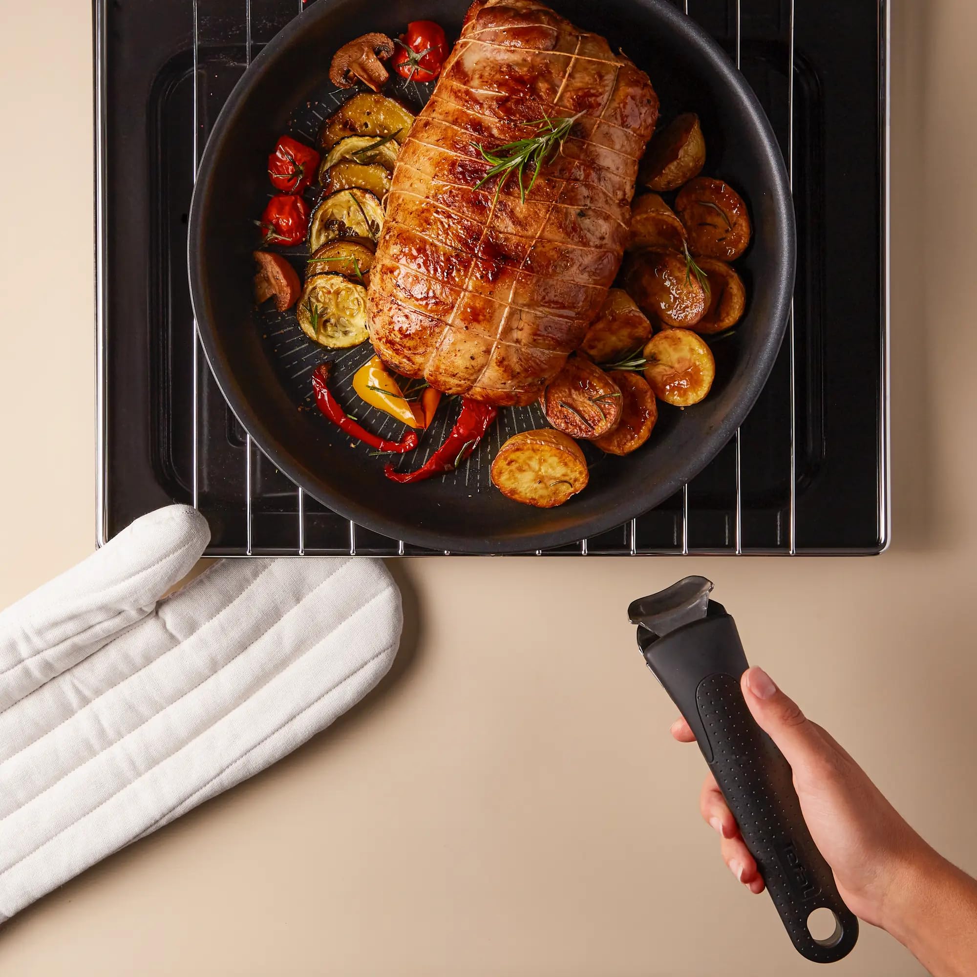 Tefal Ingenio Eco Resist Bratpfanne 26 cm, stapelbar, induktiv, antihaftbeschichtet, Kochstartanzeige, gesundes Kochen, perfekter Halt, L3978502, schwarz