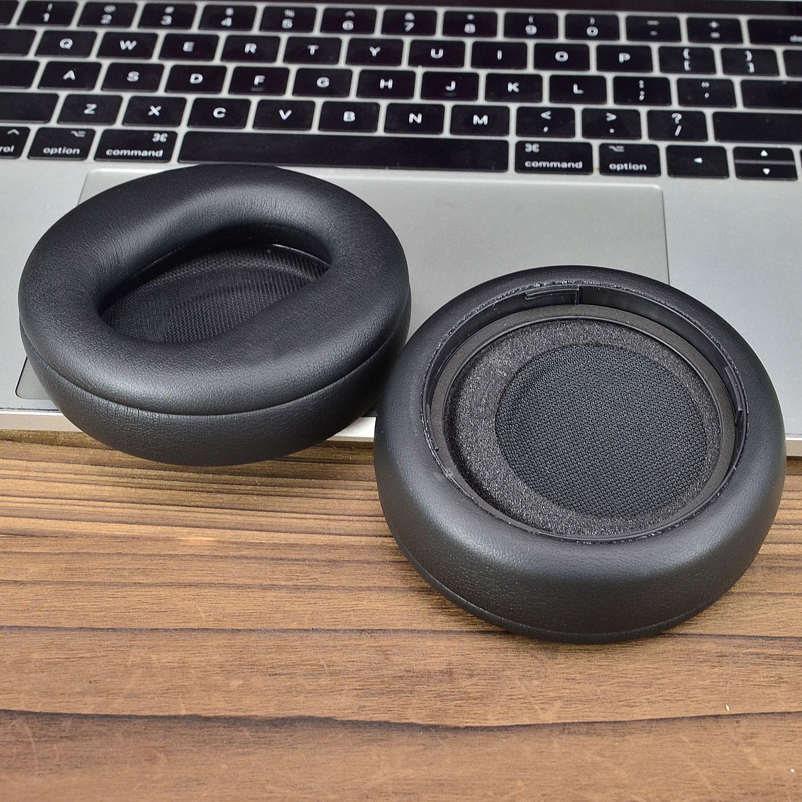 Levigo Almohadillas de repuesto para auriculares de piel proteica compatibles con Microsoft Surface 1/2, piezas de reparación de auriculares, almohadilla de esponja viscoelástica de alta densidad,