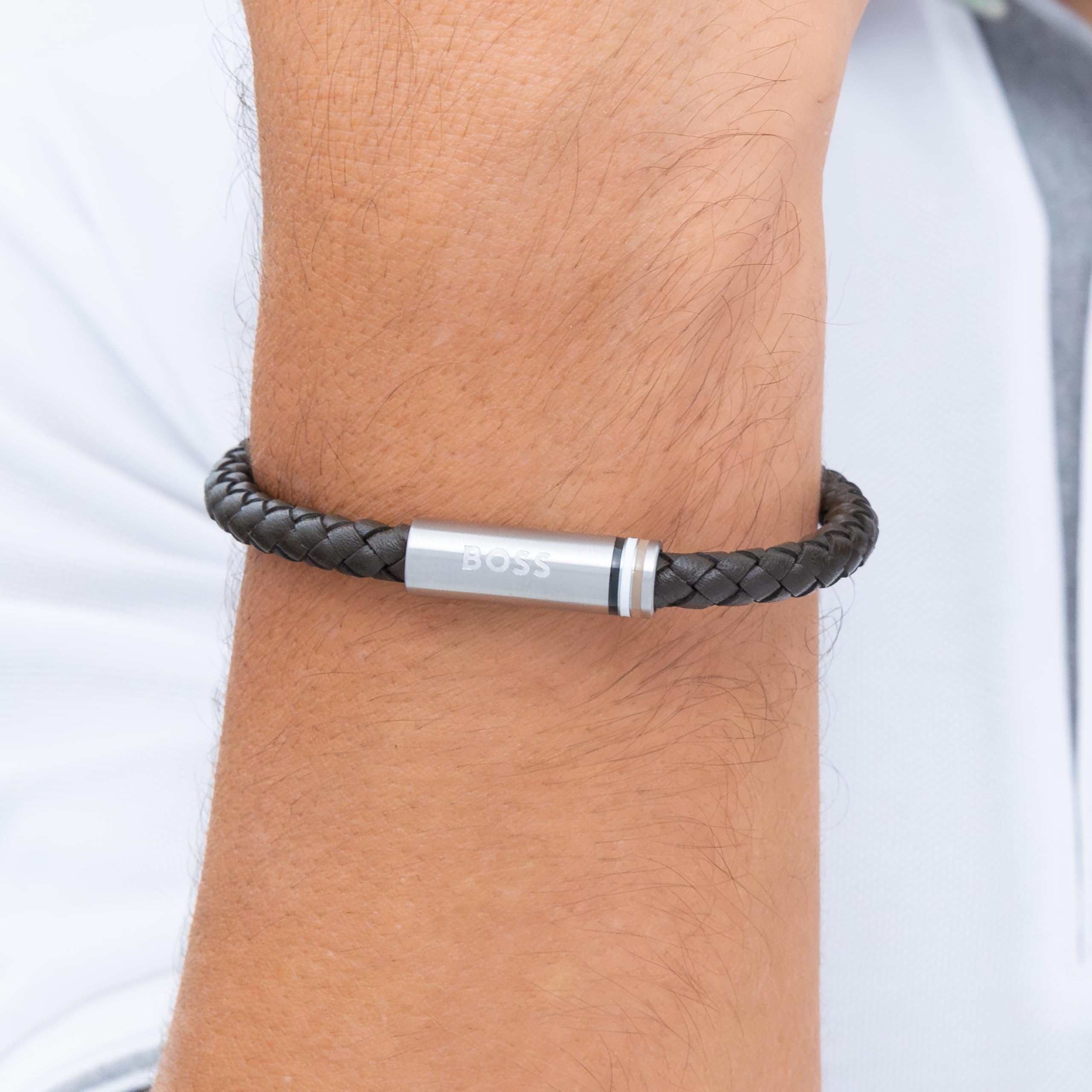 BOSS Jewelry Bracelet pour Homme Collection ARES avec Cuir Tressé Simple ou Double Tour - Disponible en Bleu Marine, Marron ou Noir