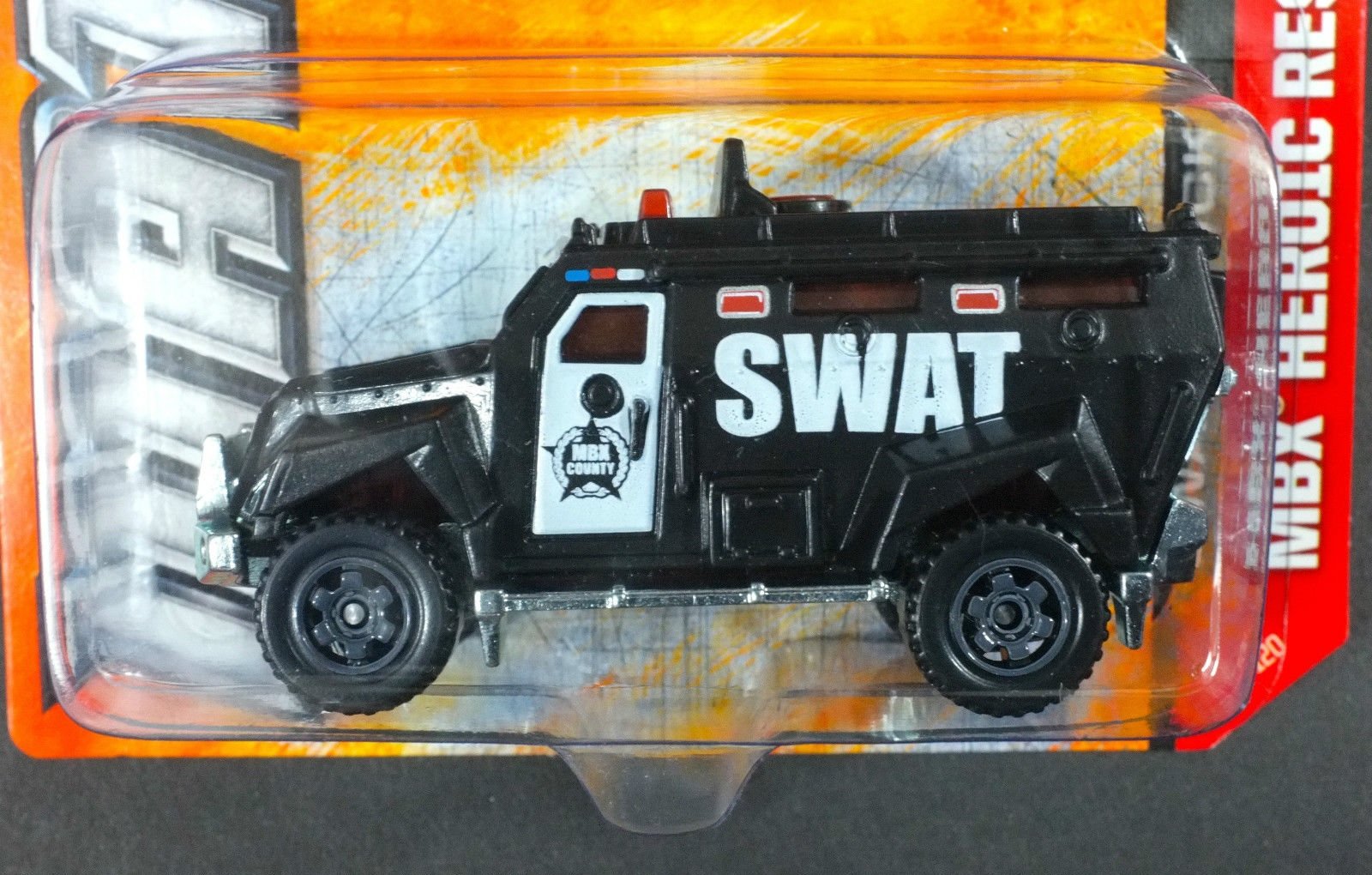 Matchbox SWAT Truck 2013 MBX Heroic Rescue Series Noir/Blanc Police SWAT Truck Échelle 1:64 Modèle de voiture moulé sous pression Modèle #7 de 120