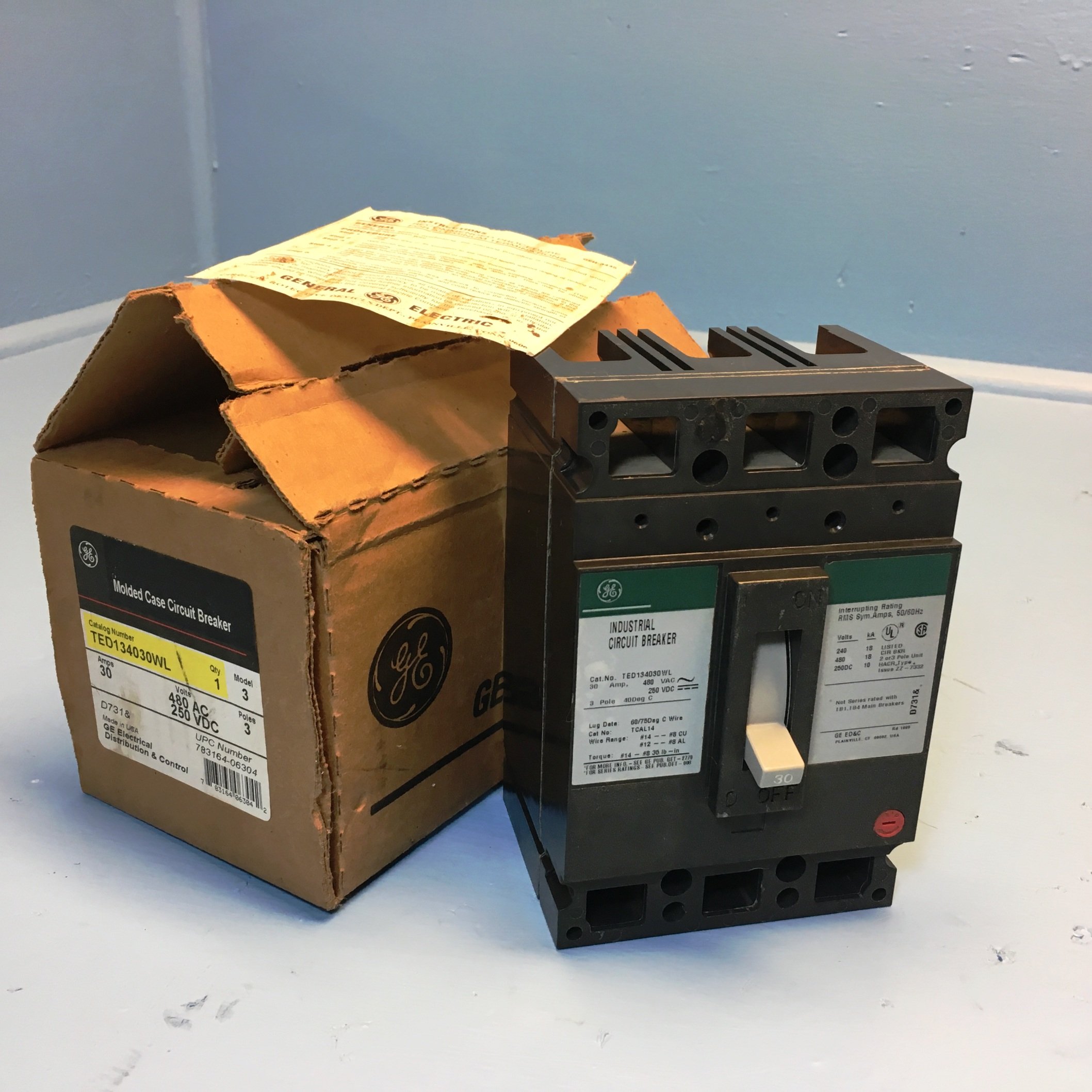 General Electric GETED134030WL GE TED134030WL 3P-480V-30A CB, Black