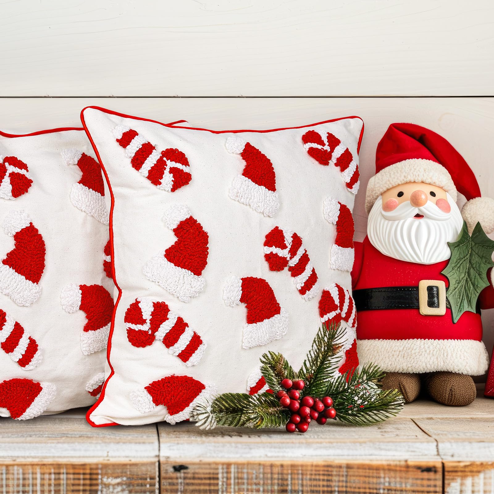 Whaline Lot de 2 housses de coussin touffetées de Noël avec bonnet de Noël rouge et blanc - 45,7 x 45,7 cm