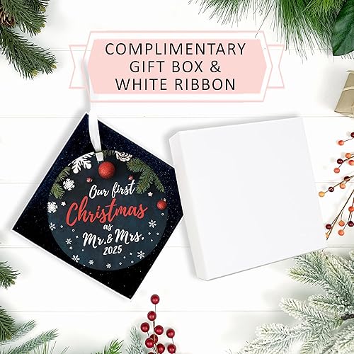 Vista 12 de Adorno de boda con texto en inglés «Our First Christmas Married Ornament» 2024, regalo de boda para el señor y la señora, adorno de Navidad