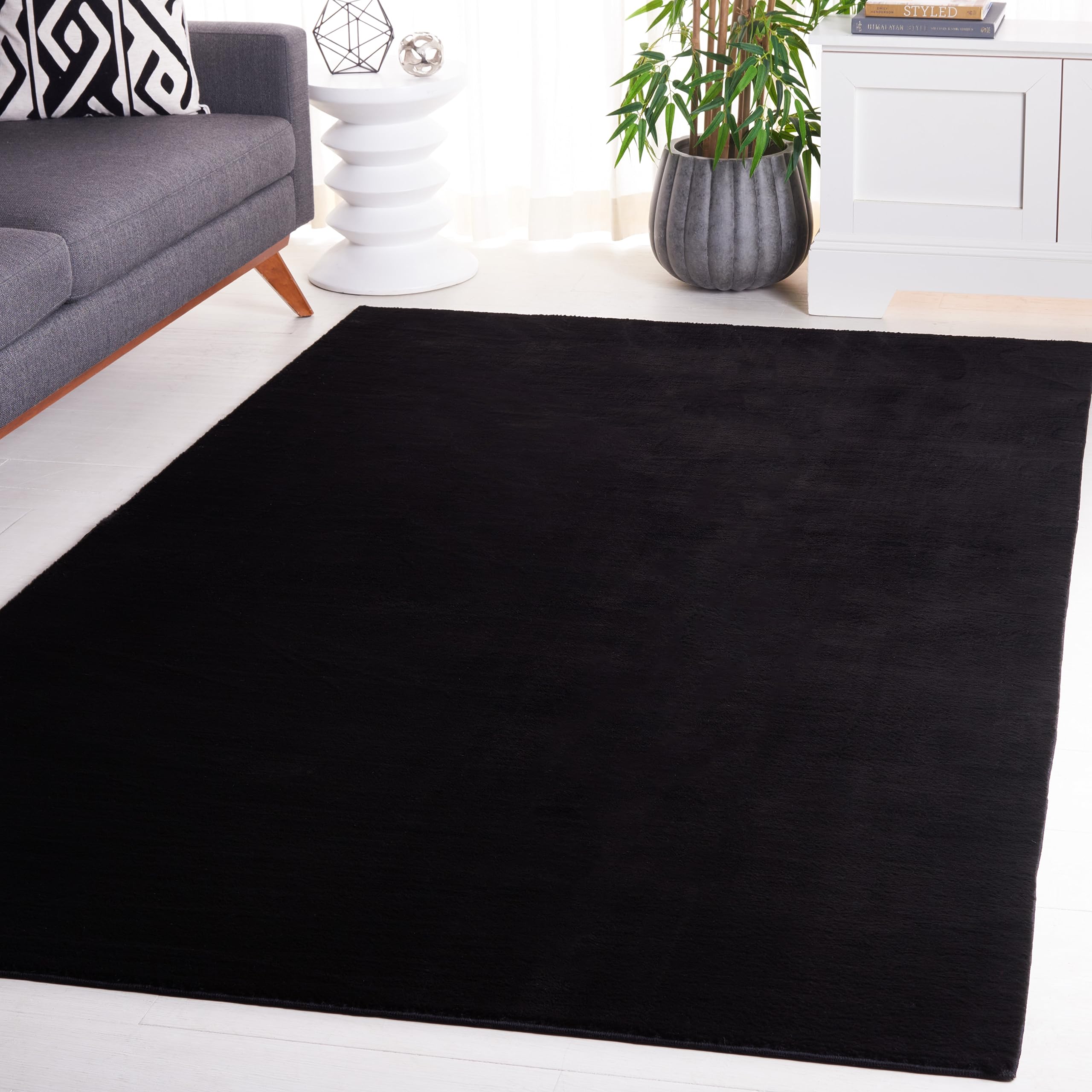 SAFAVIEH Washable Rug Faux Rabbit Fur Shag Collection - 6' x 9', Black, Slip Resistant & Easy Cleaning, Ideal for Living Room, Bedroom, Kids Playroom,
