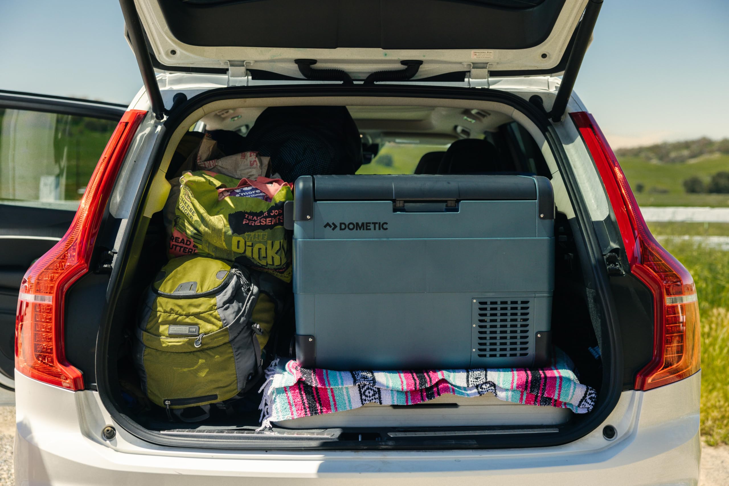 Dometic CFX2 - Nevera con compresor portátil con control por aplicación, 12/24V 100/240V con protección de la batería, Nevera eléctrica, congelador para coche, USB