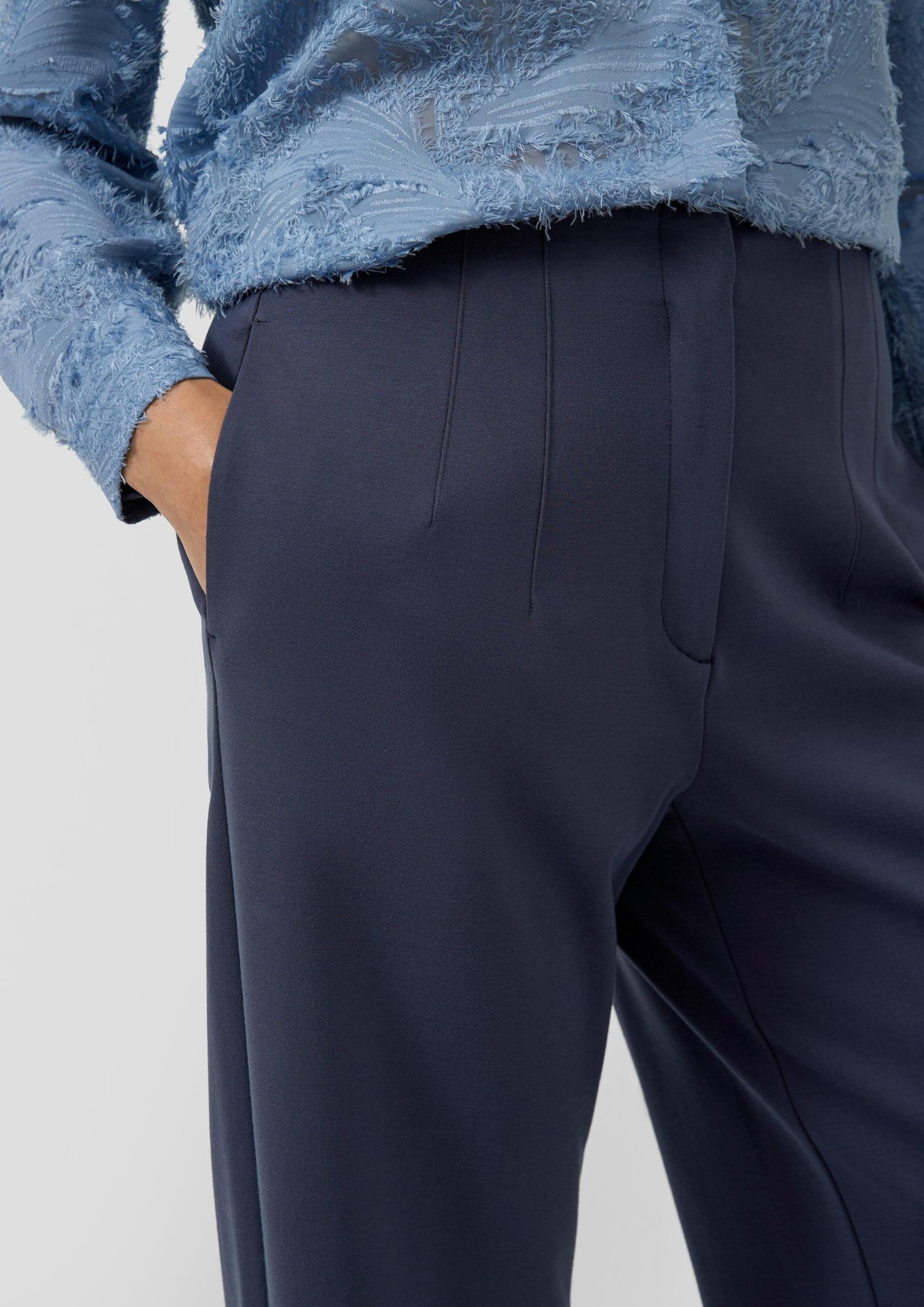 s.Oliver Damen Hose lang, Wide Leg Elastische Stoffhose mit High Rise und Weitem Bein