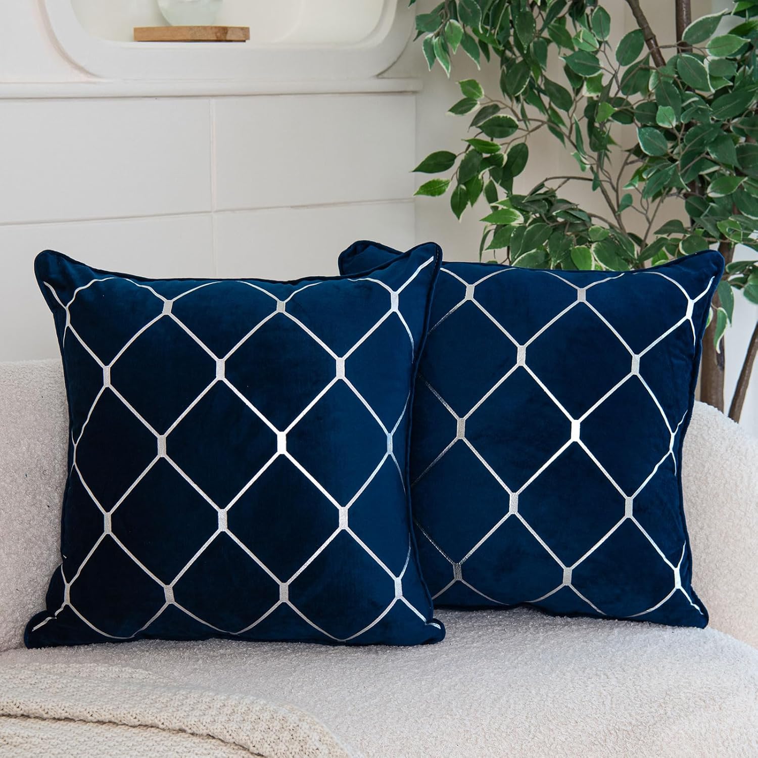 WACOMECO Silver Throw Pillow Covers, Pack of 2 Soft Velvet Decorative Cushion Covers for Couch Sofa Home Decoration, Navy Blue, 20x20 Inch