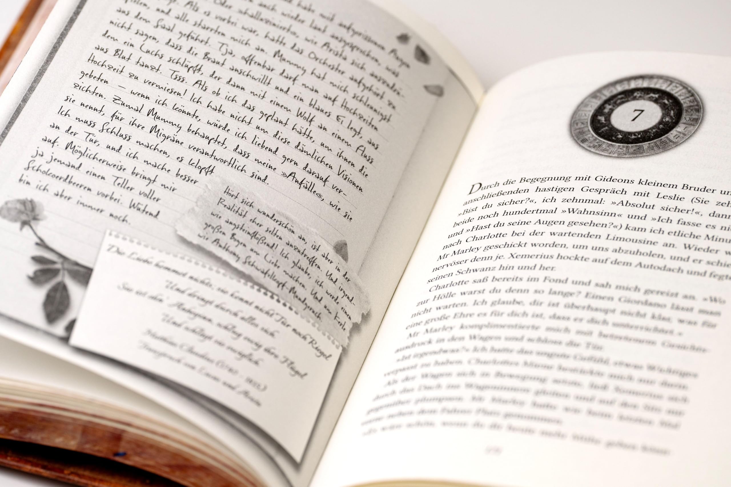 Liebe geht durch alle Zeiten (2). Saphirblau: Der zweite Band der wunderschön gestalteten Zeitreise-Edition der Edelstein-Trilogie von Gwendolyn und ... Gier - mit Farbschnitt in der 1. Auflage