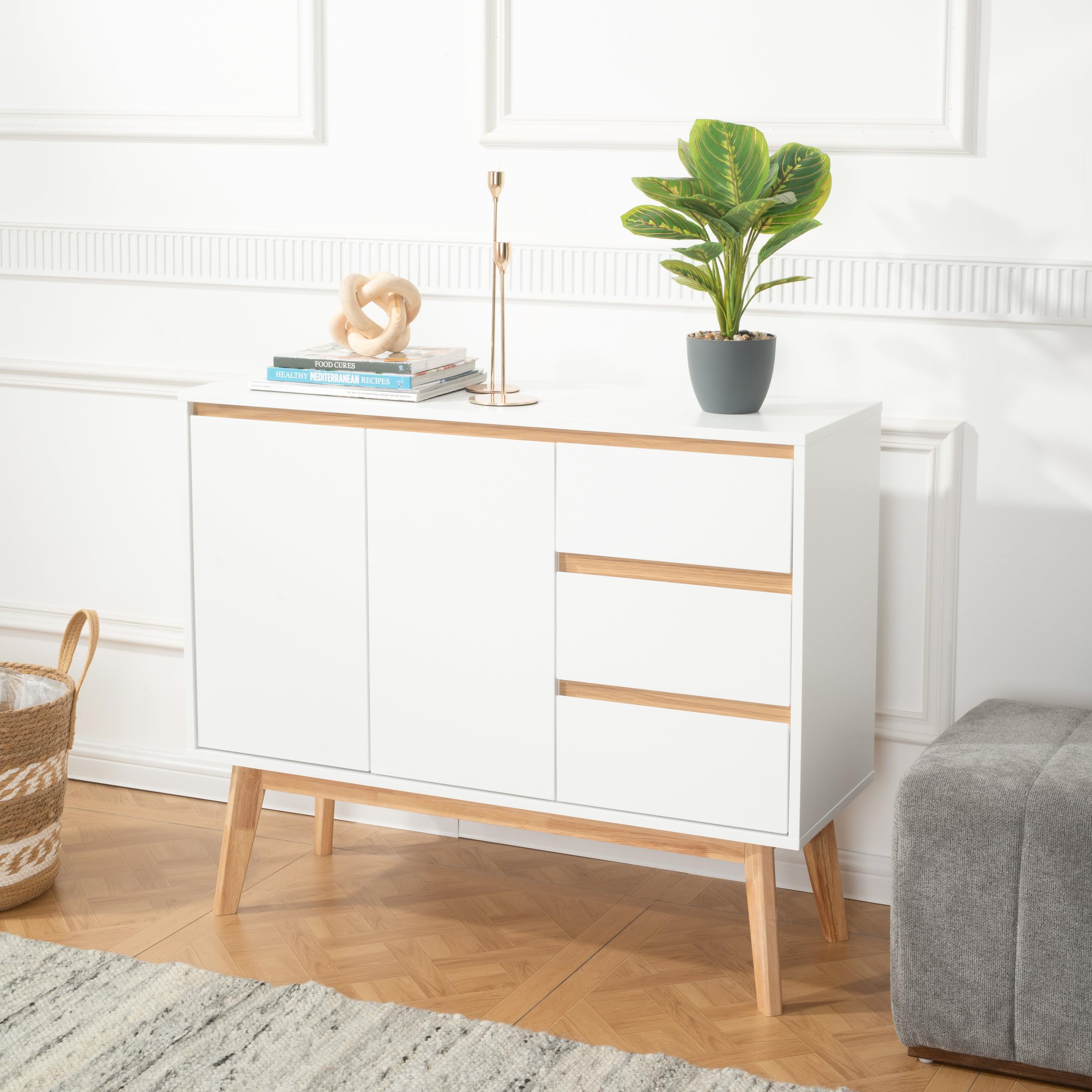 Cassettiera con 3 cassetti, 2 ante TAROLO I Credenza in stile scandinavo, chiusura ammortizzata, design senza maniglie, mobile con gambe in legno, bianco