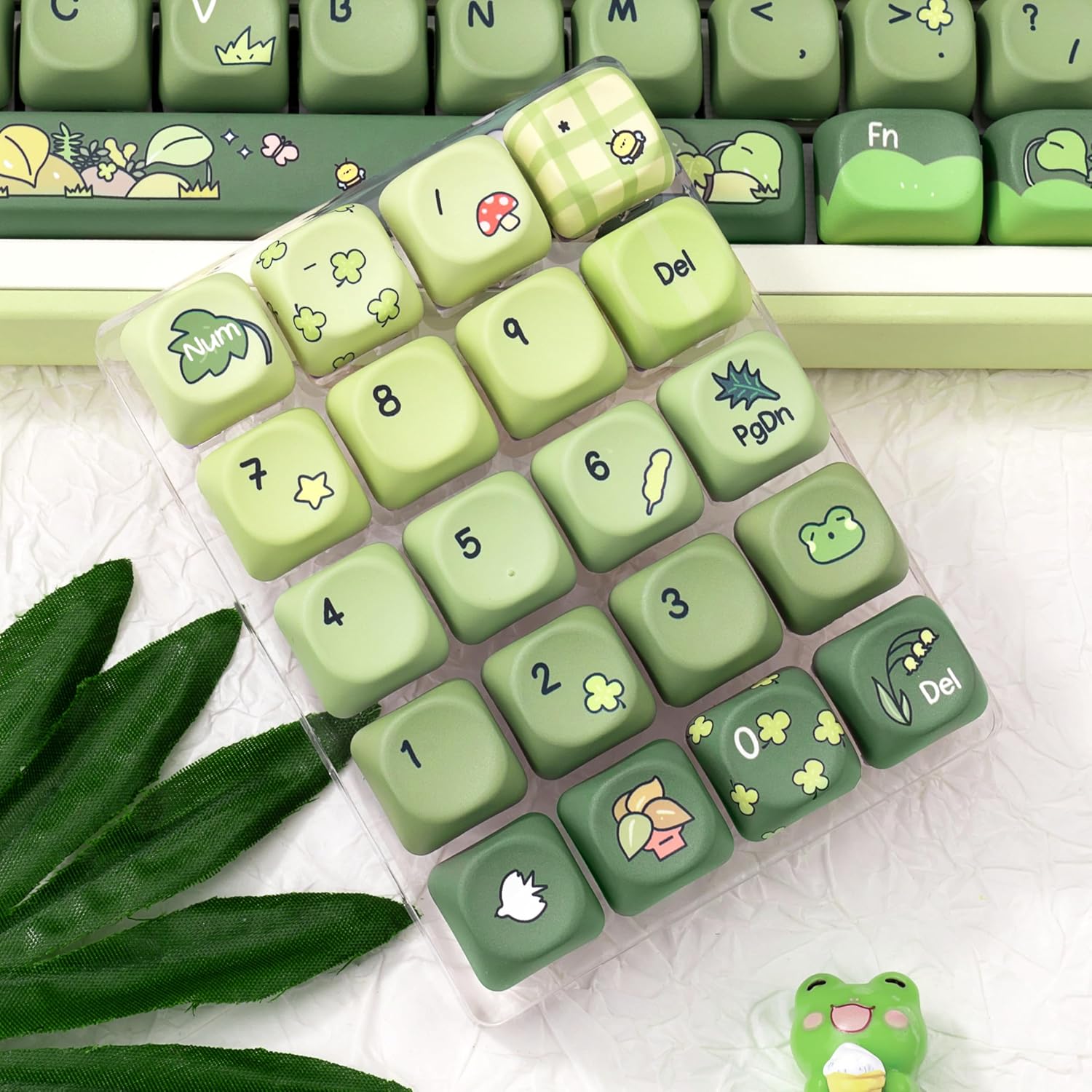 Matcha Green PBT Keycaps Frog Theme-Cute MOA Profile Keycap 60 75 100 Percent-132 Keys Dye-Sublimation Keycaps Set for Mechanical Keyboards, Compatible with Cherry MX Switches