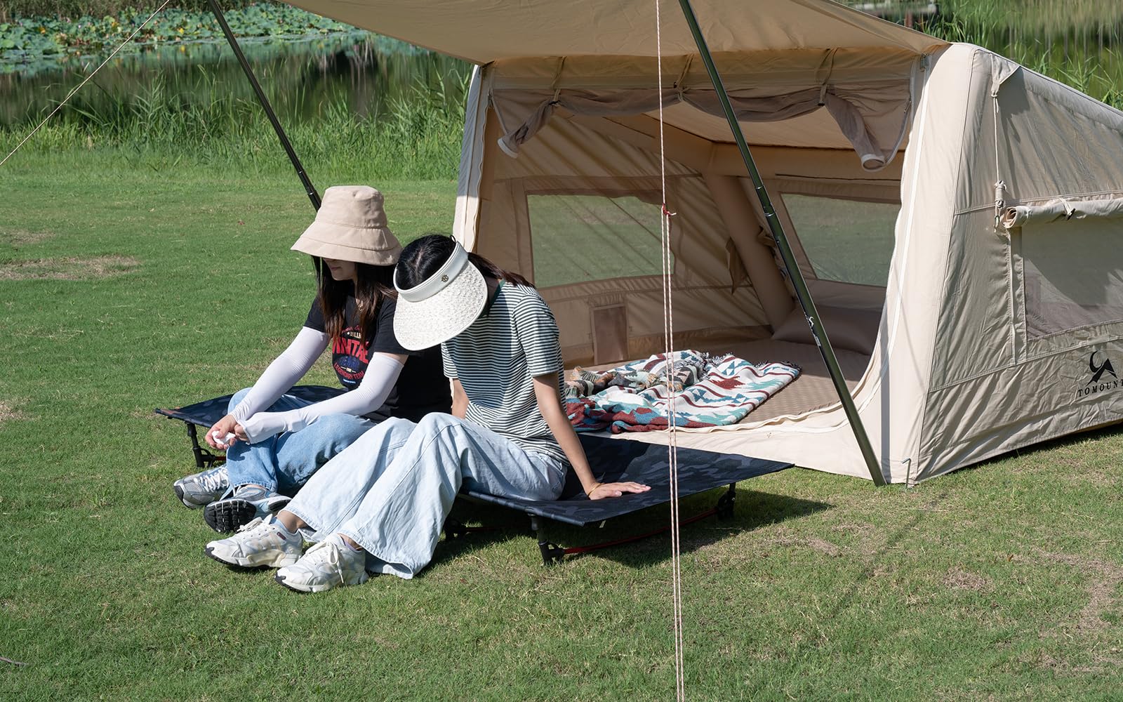 TOMOUNT Lit de camp ultra léger 190 x 70 cm en aluminium - Chaise de camping compacte facile à construire - Lit de camping résistant pour tente, randonnée en plein air, voyage, plage - Noir camouflage