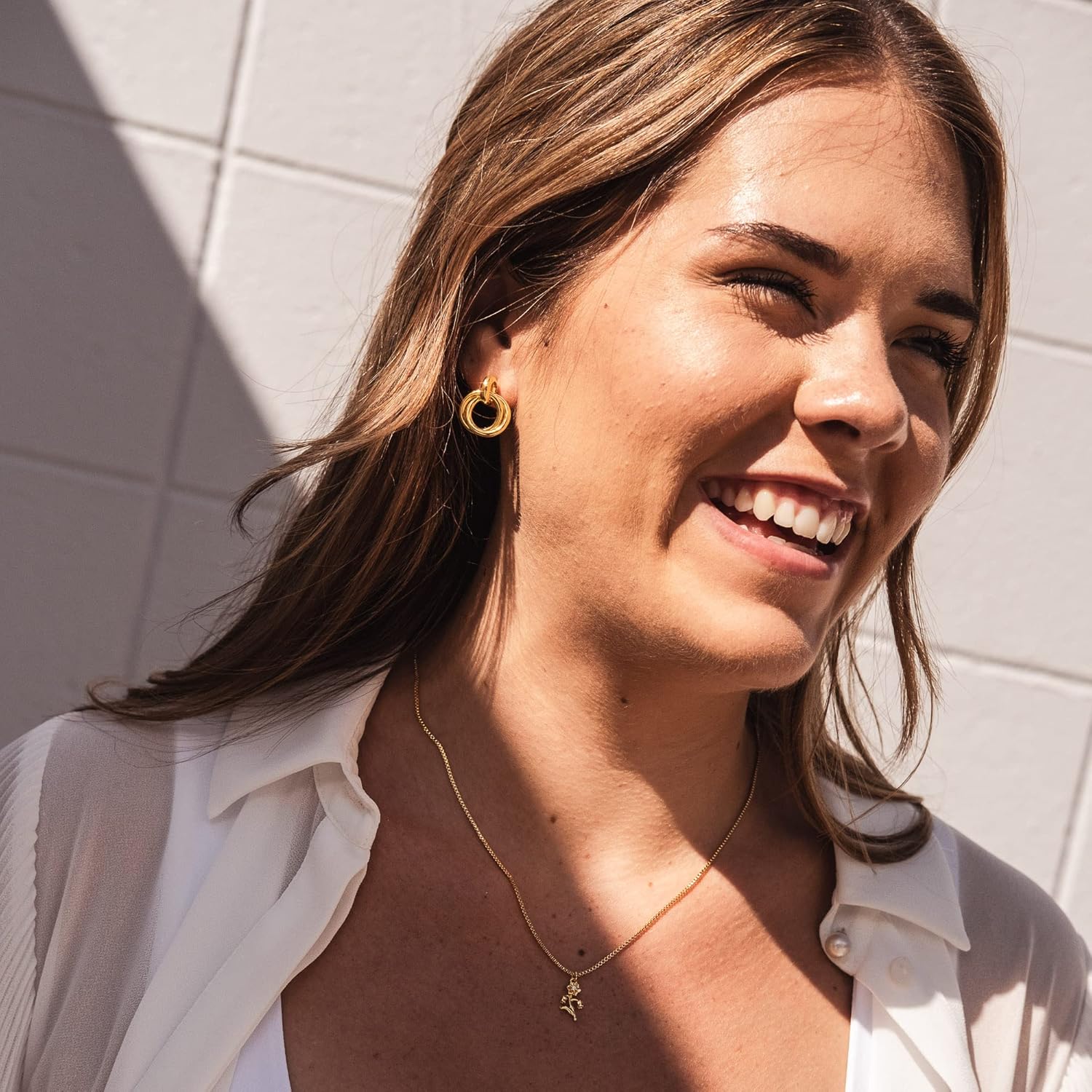 Interlocking Double Hoop Earrings | 18k Gold | Double Hoop Linked Circle Studs - Image 3