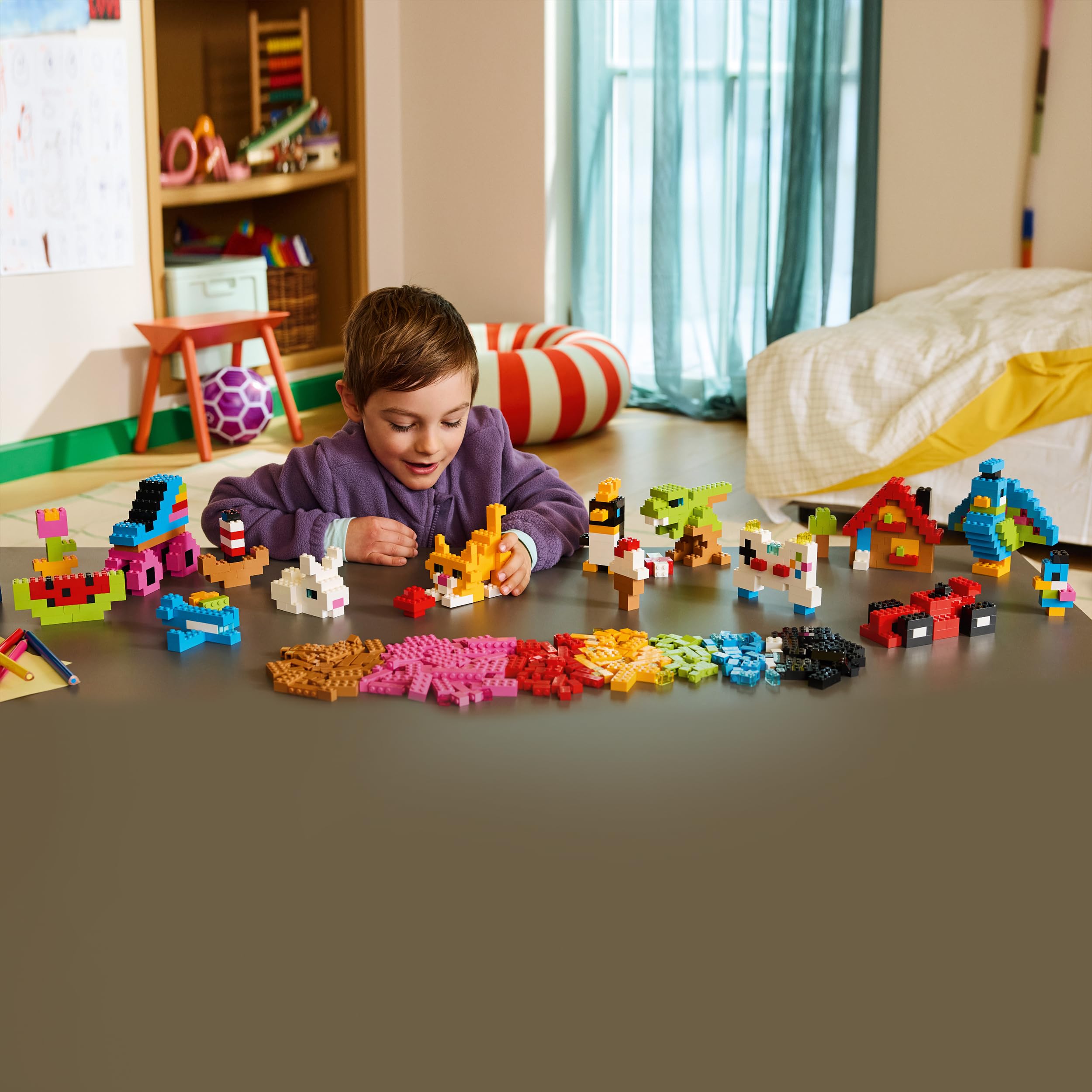 LEGO Classic Ladrillos Creativos a Todo Color – Juego Educativo para la Motricidad Fina – Figuras de Animales, Dinosaurios, Avión y Coche de Juguete – Regalo para Niños y Niñas de 5+ Años – 11045