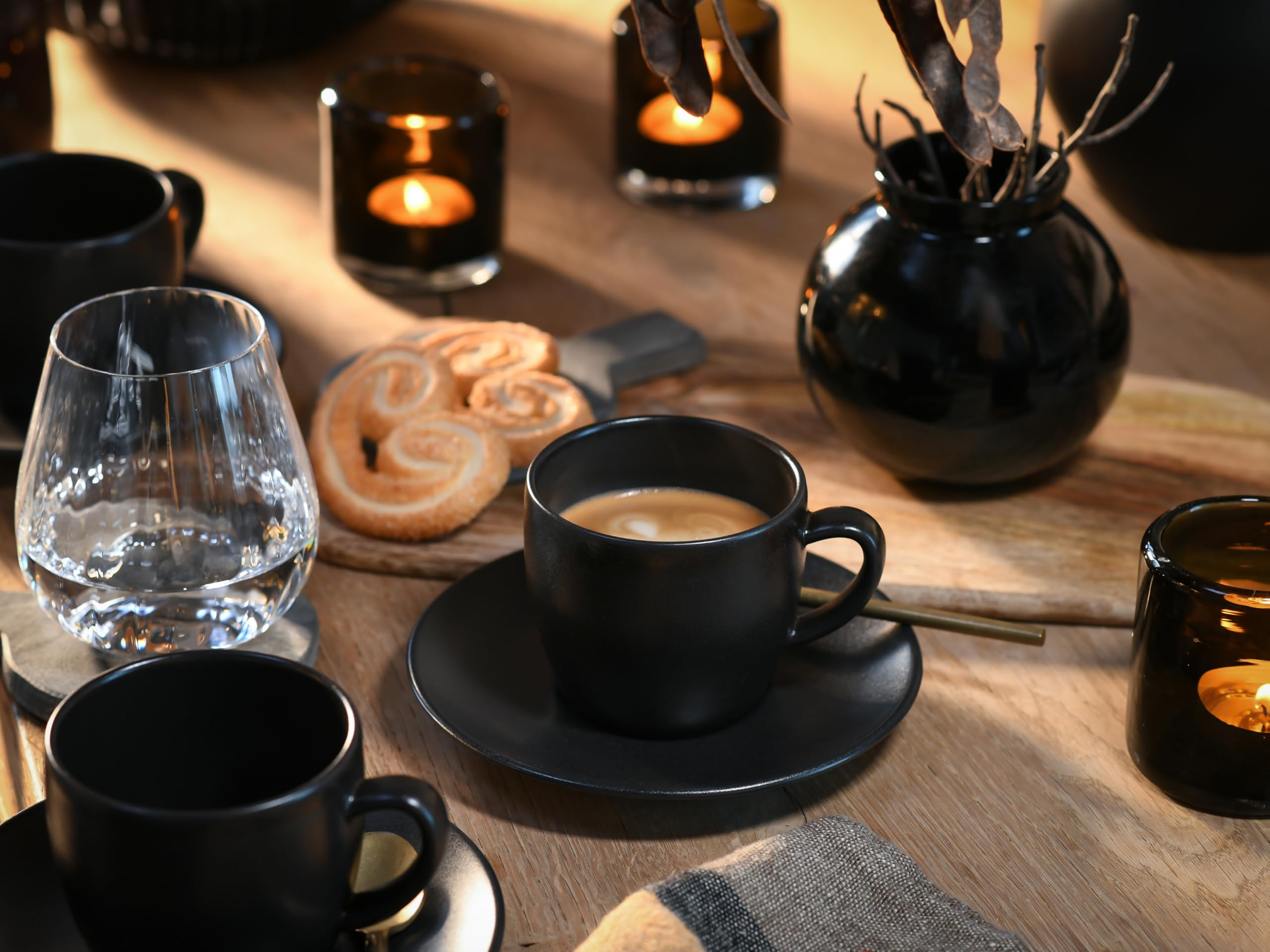 CreaTable, 33043, Serie Soft Touch Black, 12-teiliges Geschirrset für 6 Personen, Cappuccino Set aus Steinzeug, spülmaschinen- und mikrowellengeeignet, Made in Europe