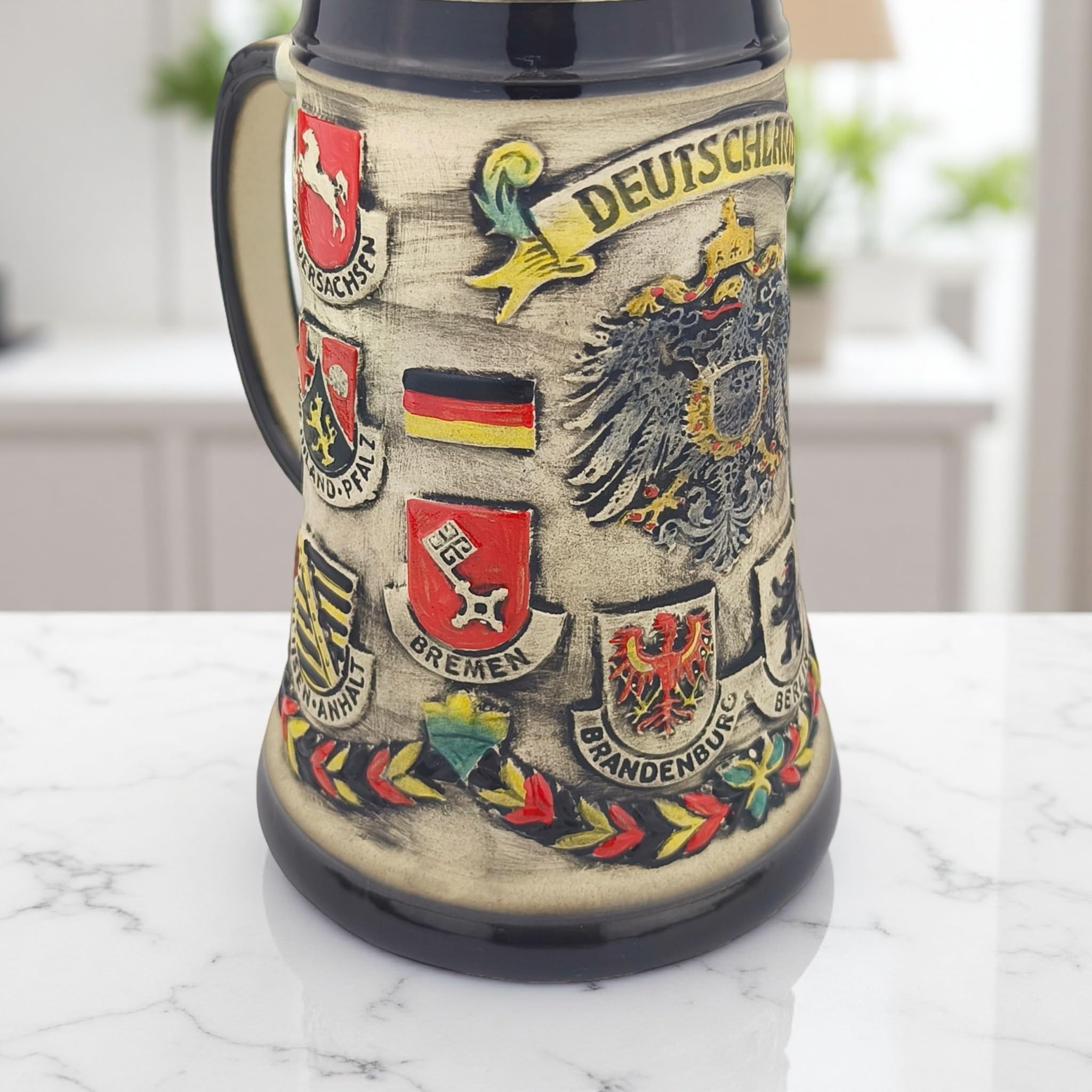 Bierkrug mit Deckel 0,7L – Steinkrug mit Deutschland-Motiv und Bundesländer-Design – Geschenkidee für Männer, Bierliebhaber & Sammler (Rustikal Grau)
