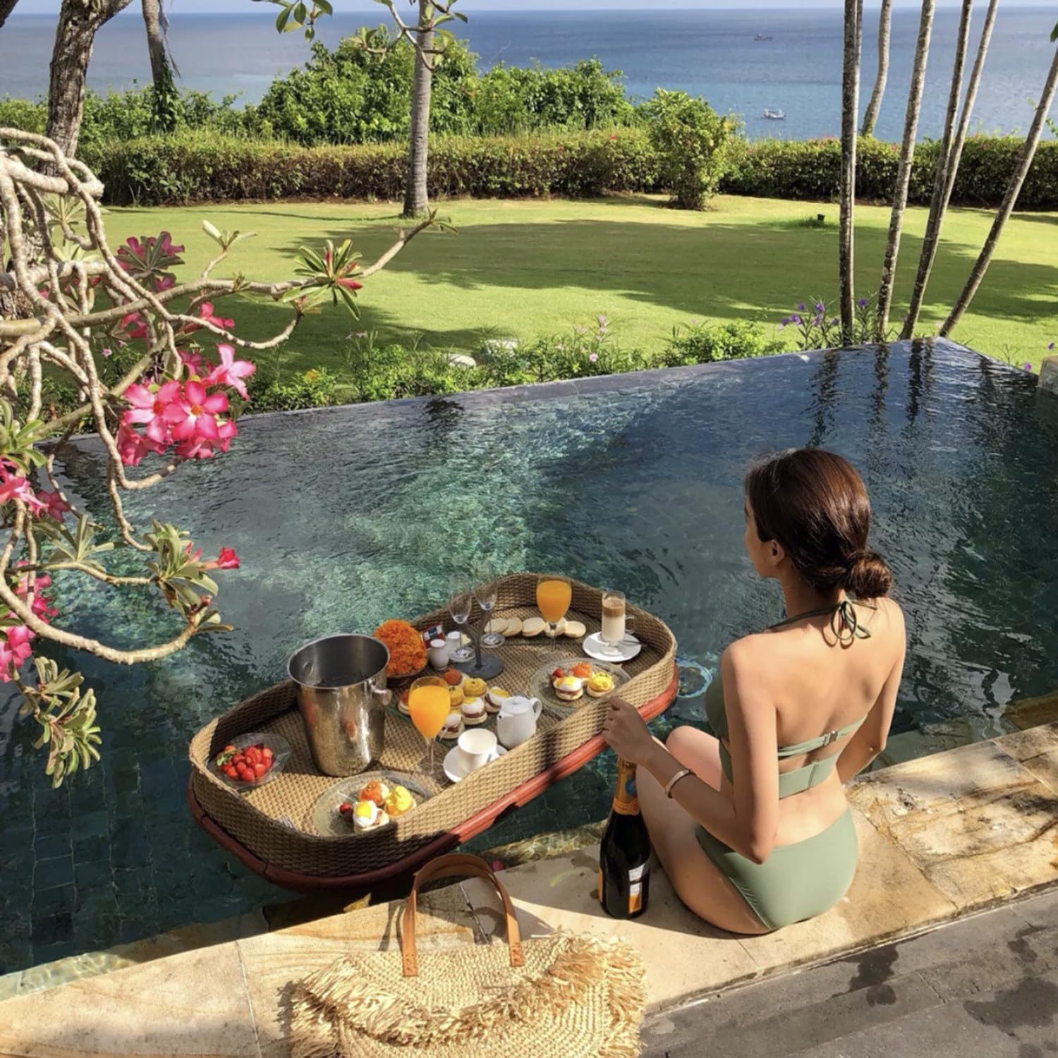 Bandeja flotante impermeable para piscina, spa y baño, estación de servir bebidas y alimentos, perfecta para entretenimiento y relajación al aire libre