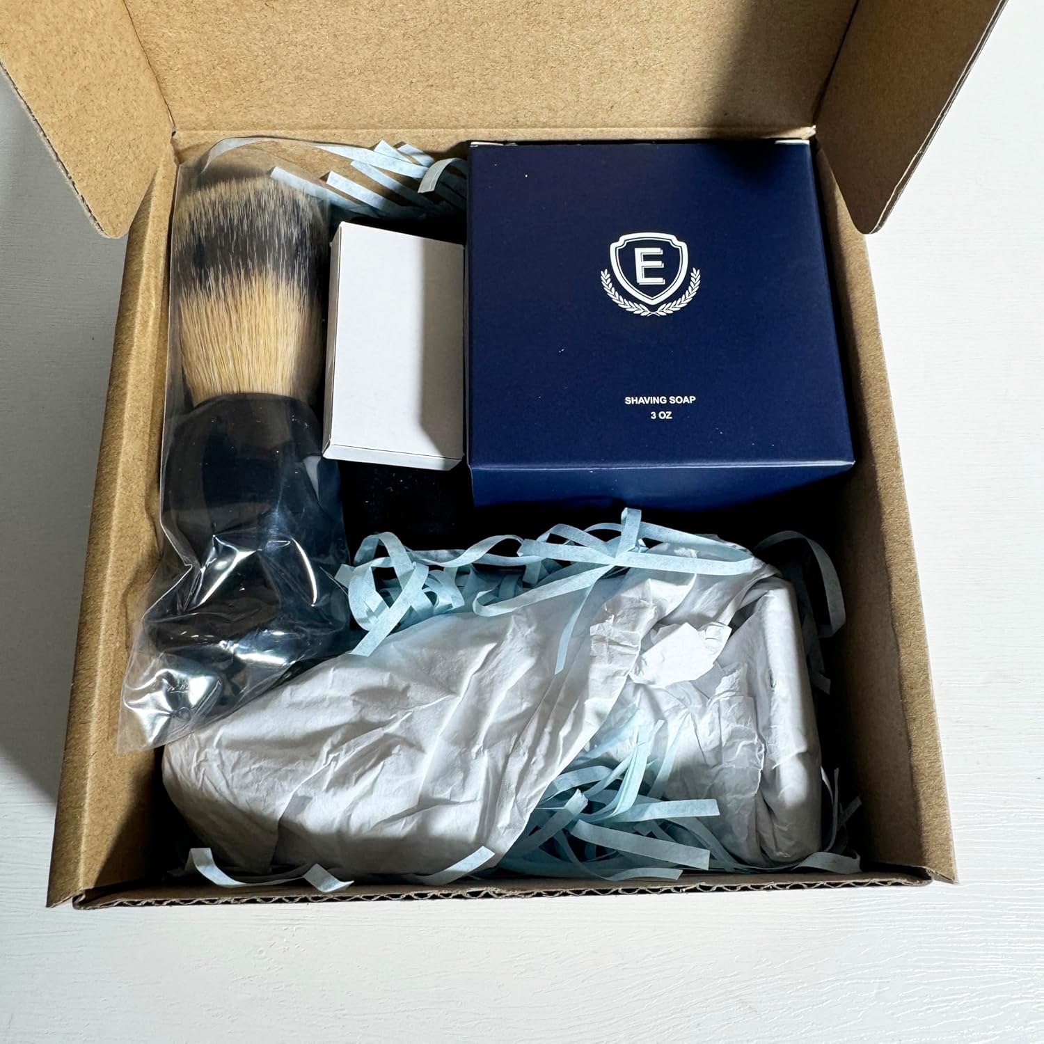 Wet shaving kit Men's Travel - Essential Shaving Brush Set - with Shaving Brush, Sandalwood Scented Shave Soap, High - Quality Zinc-Alloy Razor, Travel Bag & Gift Box