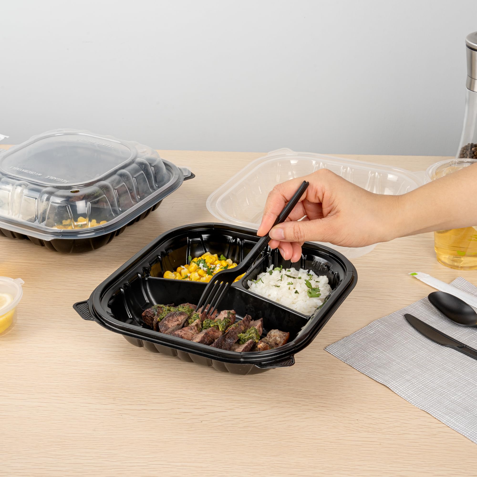 Restaurantware Thermo Tek pojemniki z klapką, 50 jednorazowych pudełek na wynos – 3 przegrody, wentylowane pokrywki, czarne plastikowe pojemniki do przygotowywania posiłków, nadają się do kuchenki