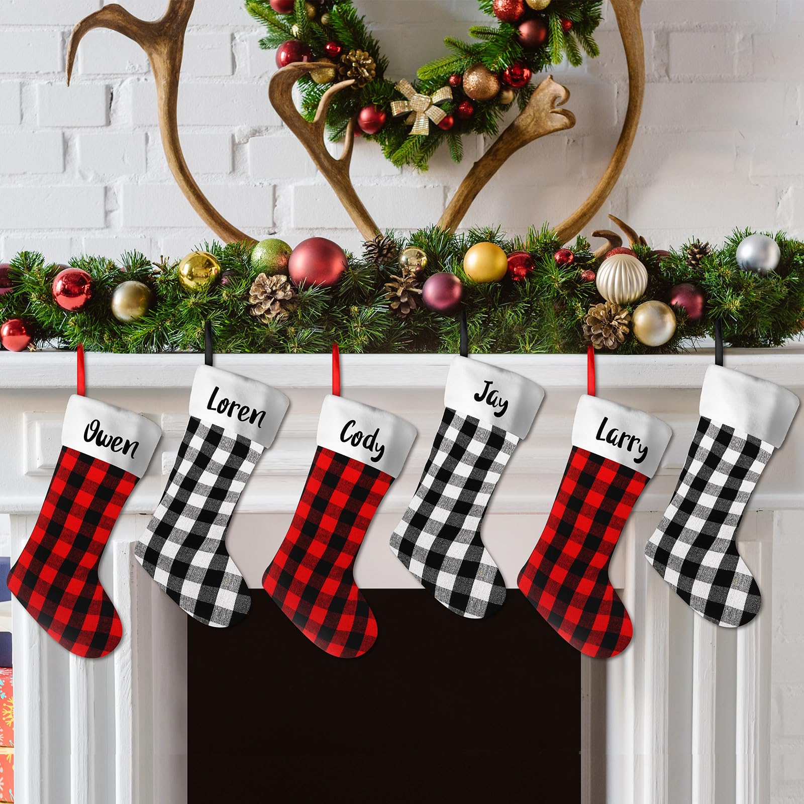 Tatuo Lot de 12 chaussettes de Noël en toile de jute de 43,2 cm, décorations de Noël à suspendre avec 4 feuilles d'autocollants en vinyle avec lettres noires (noir, rouge, noir et blanc)