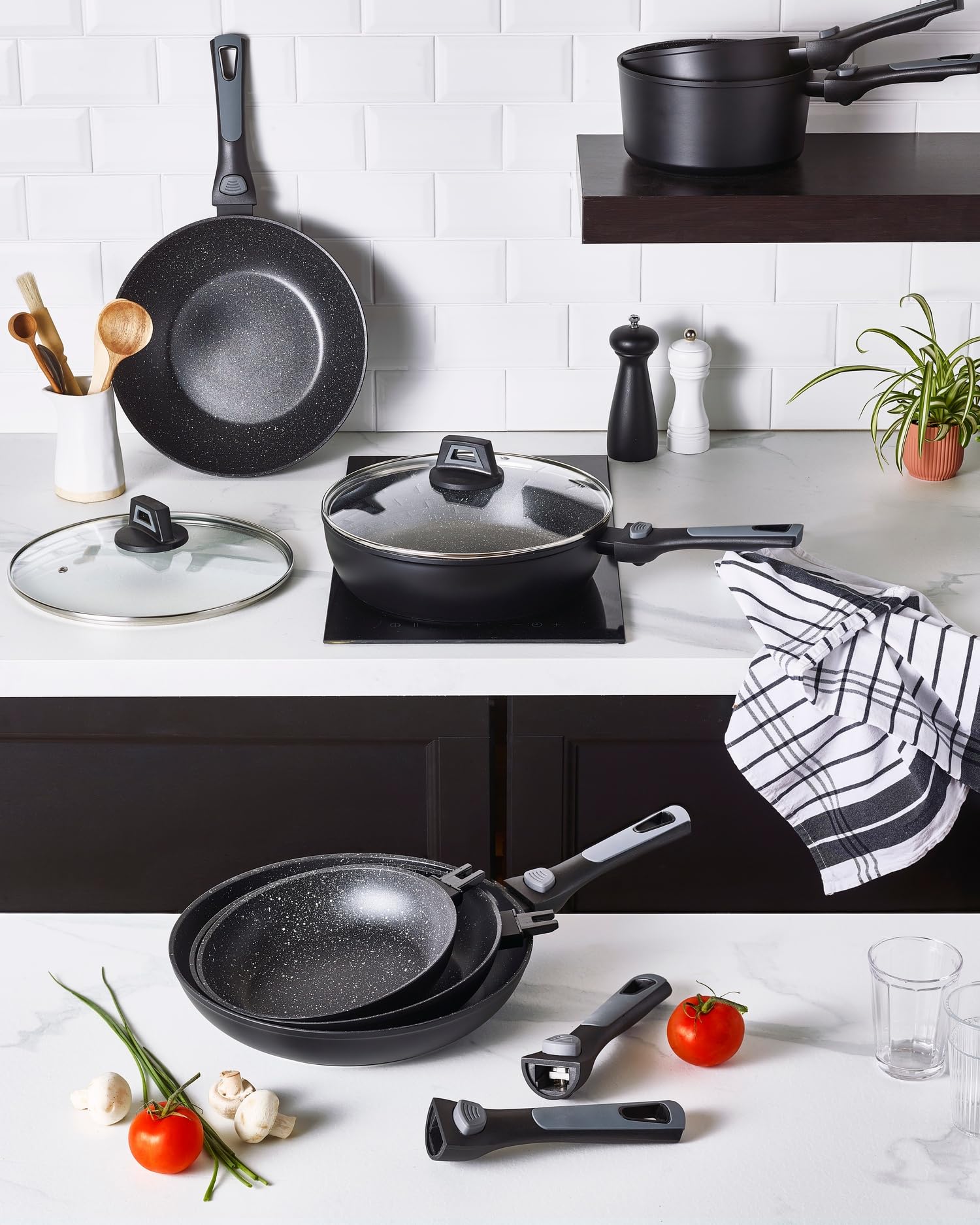 Pradel Excellence - PCUI002009 - Poêle à Crêpes en Aluminium Forgé Pierra Ø32cm - Revêtement Anti-Adhésif Façon Pierre - Manche Amovible - Tout Feu, Induction, Noir