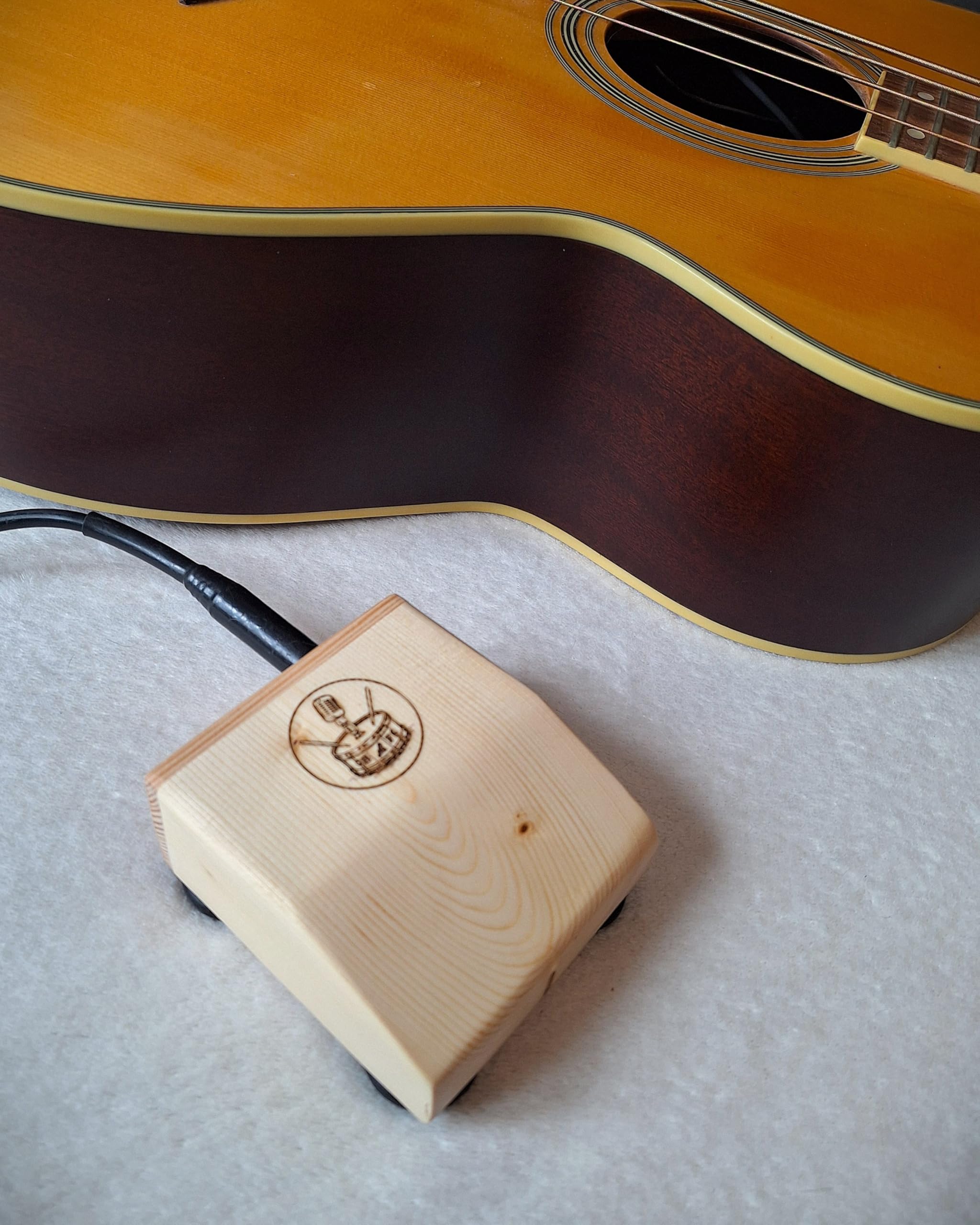 Stompbox compact à bouton-pression, tambour, cajon, Rhyth-Mic M4a2. Bois de pin