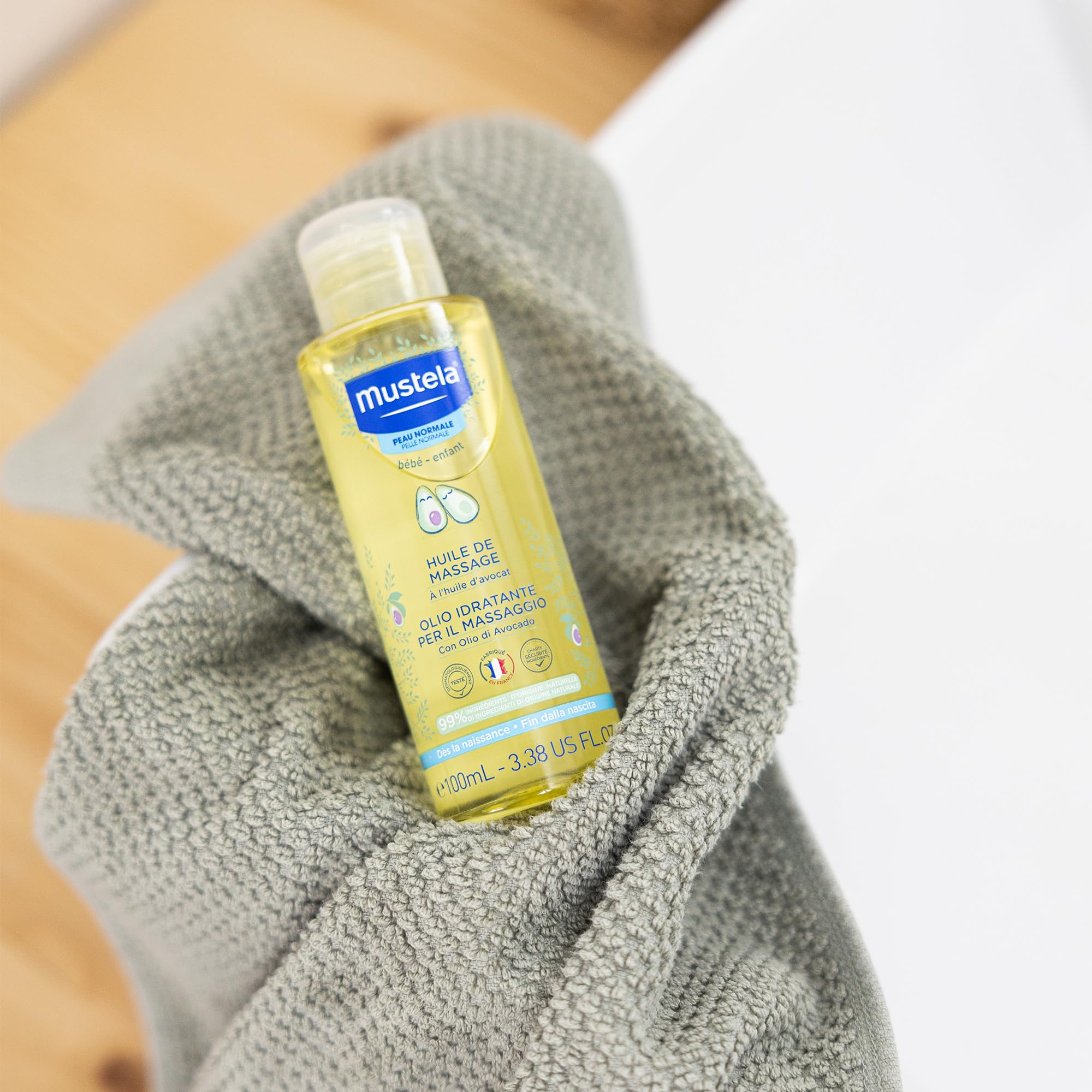 Mustela Olio Idratante per il Massaggio Neonatale con Avocado, Melograno, Girasole, Corpo Neonati e Tutta la Famiglia - Idrata e Mantiene la Pelle Morbida, 99% Ingredienti di Origine Naturale (100ml)