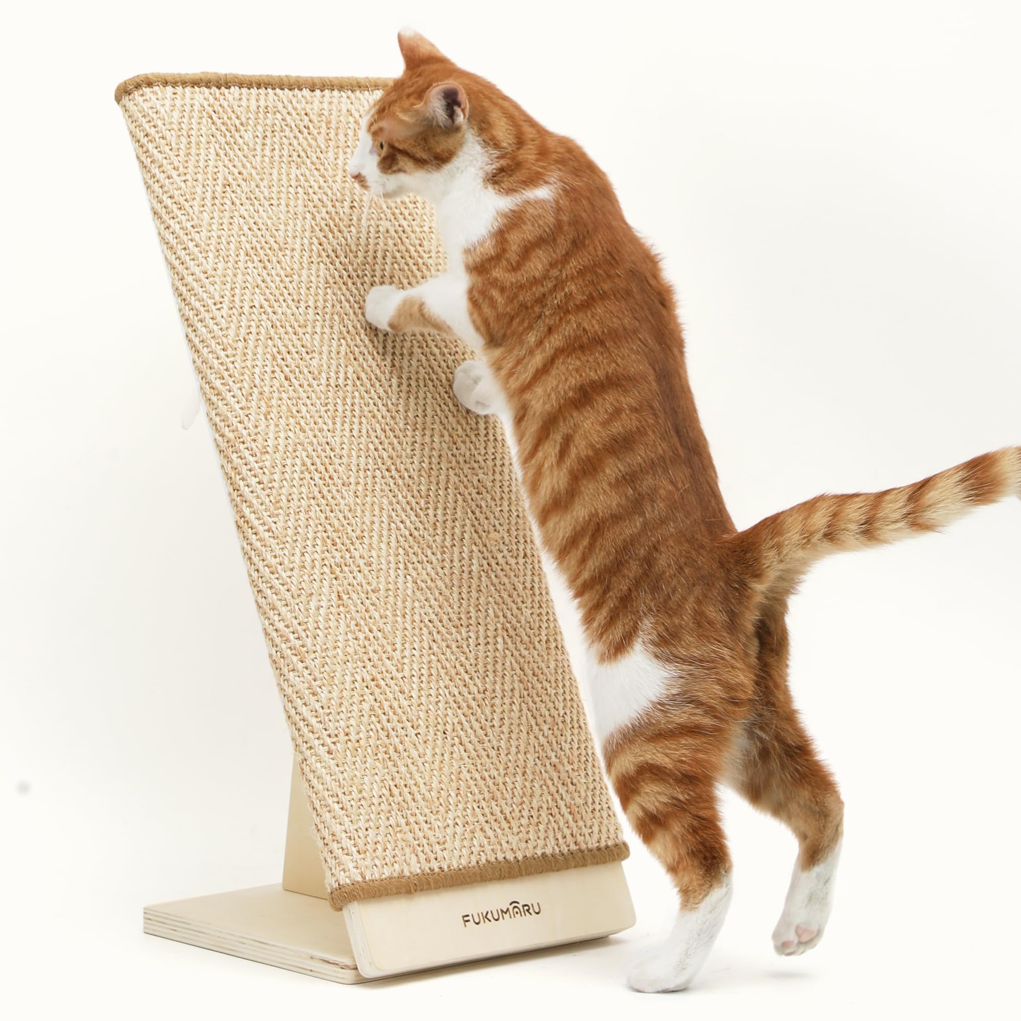 FUKUMARU Griffoir pour Chat, 60 cm en Sisal Naturel avec Rampe, Tapis Griffoir Interchangeable, Cadre en Bois Robuste en Forme de L, Protection des Meubles