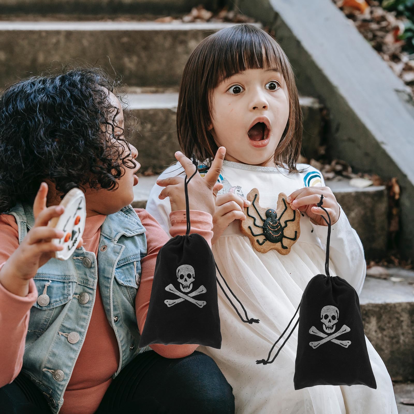 GALPADA 10 Stück Halloween Beutel mit Piratenmotiv Schwarzer Polyester Kordelzugbeutel für Süßigkeiten und Kleine Gegenstände für Halloween Partys