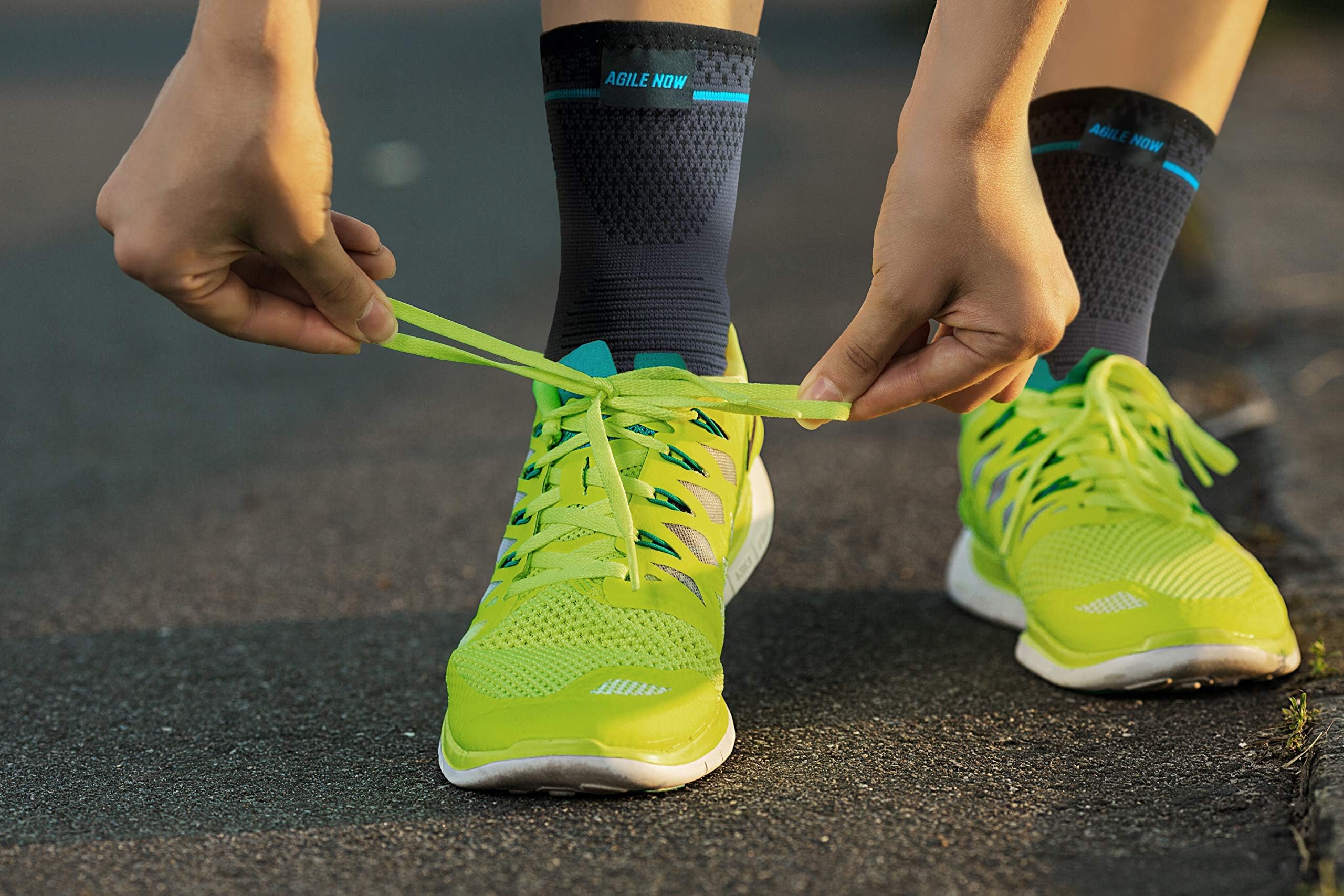 Sprunggelenkbandage 2er Set stabilisiert die Knöchel & schützt die Gelenke – Knöchelbandage für Damen & Herren – rutschfeste & atmungsaktive Fußbandage – passt in jeden Schuh (L | Blau)