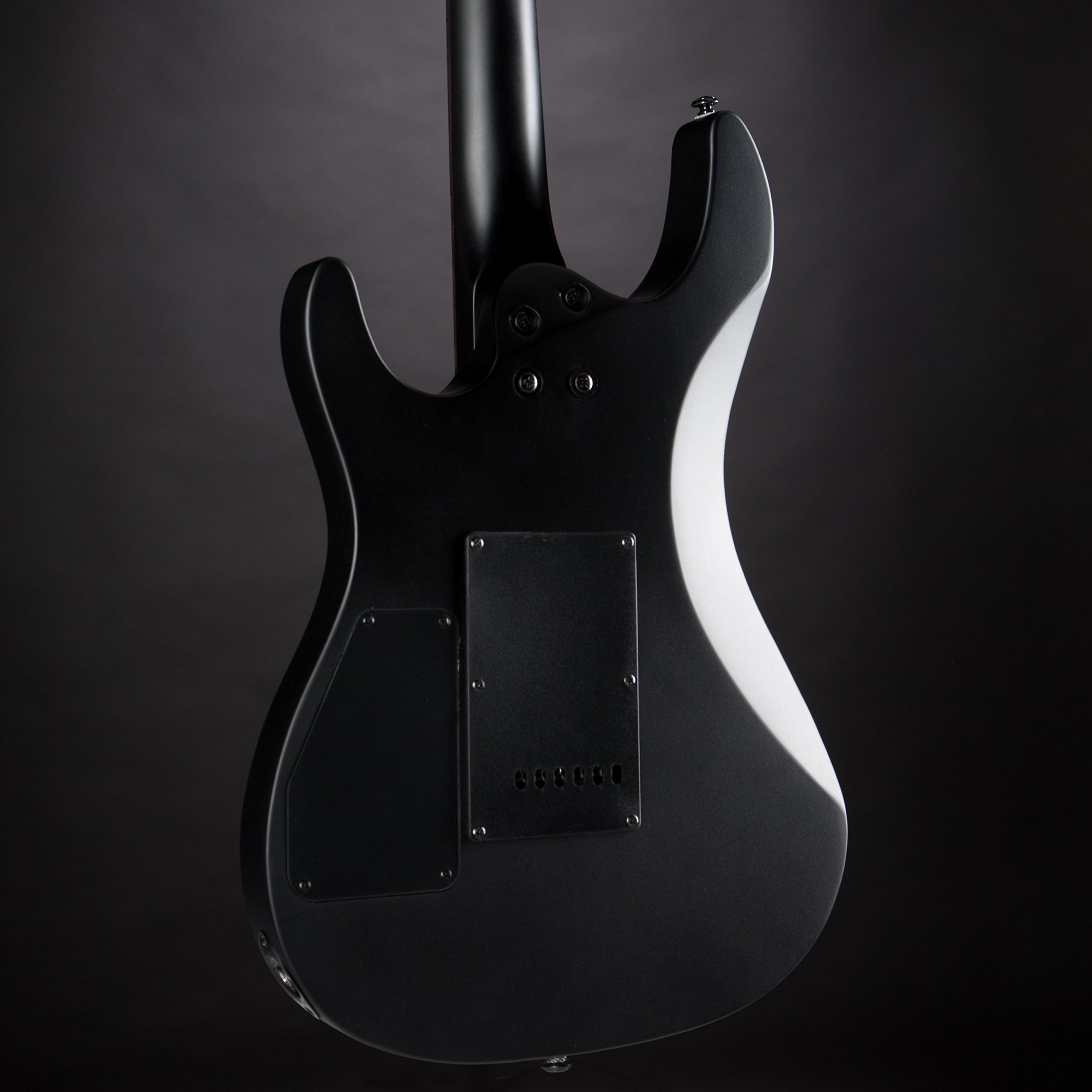 J & D 905 HSS Bat Mark Goth Black E-Gitarre mit HSS-Tonabnehmersetup und Vintage Vibrato