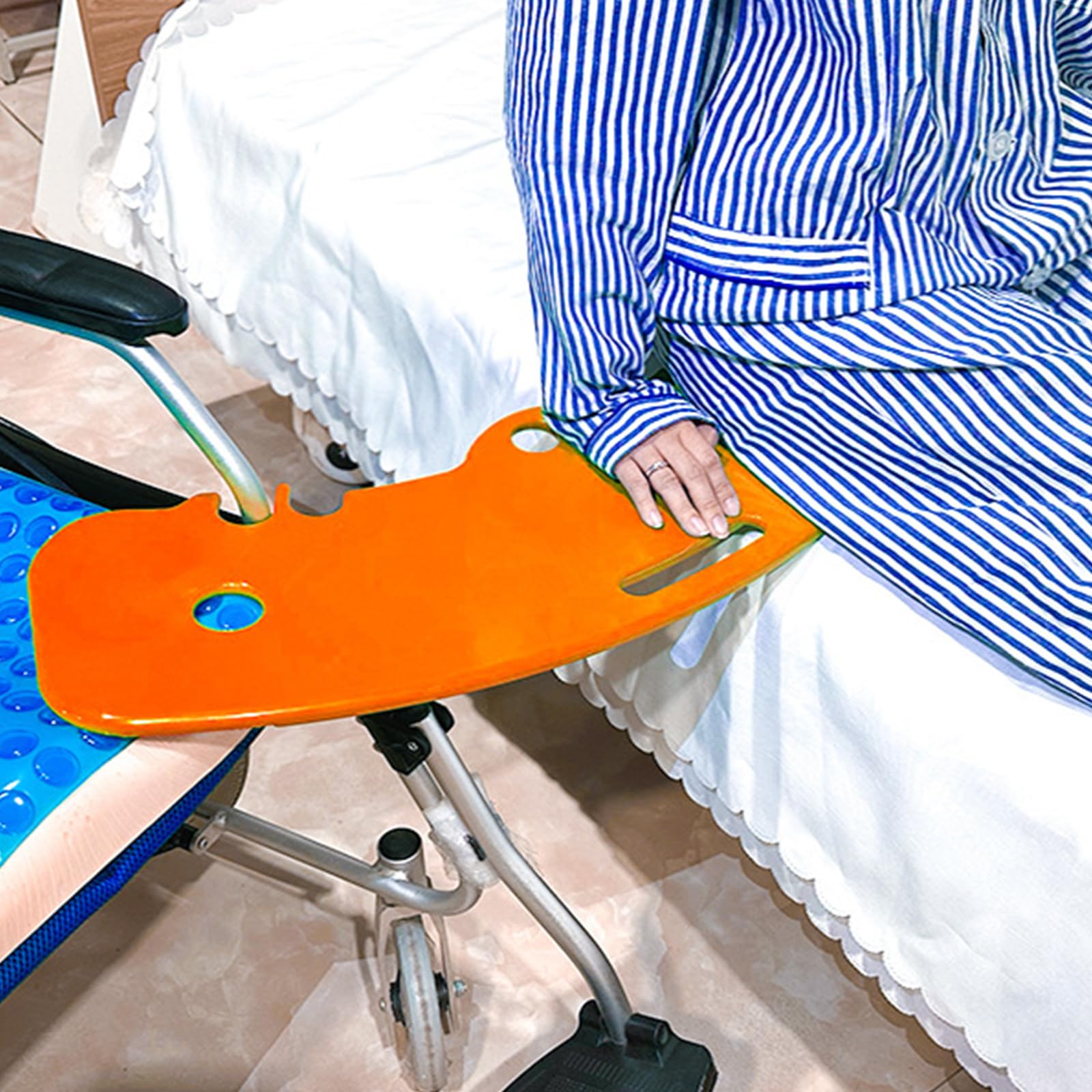 Planche de transfert coulissante pour fauteuils roulants, personnes âgées et patients du lit à la chaise, en voiture, planches coulissantes antidérapantes à suspendre pouvant supporter jusqu'à 204 kg