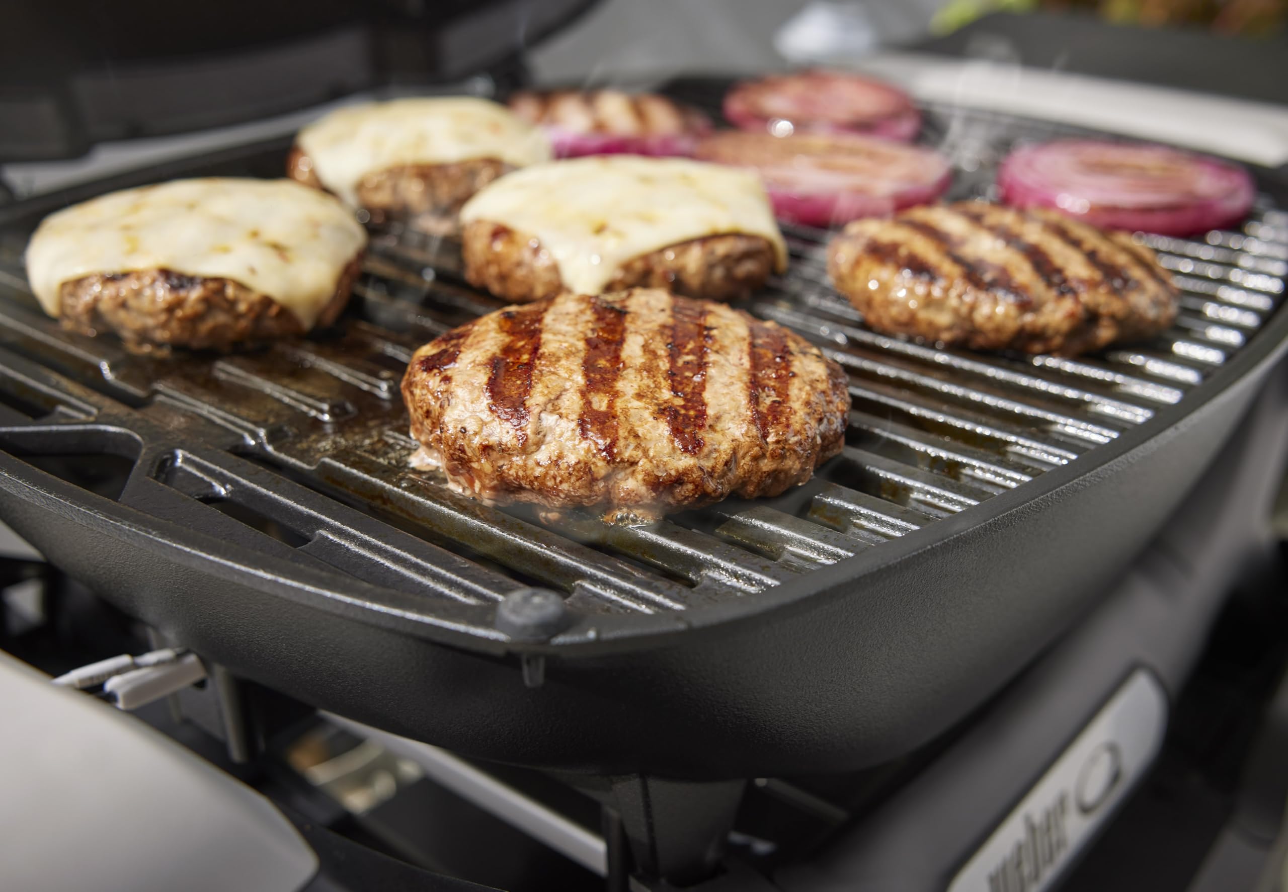 Weber Q 1200N Barbecue à gaz avec tablettes latérales/Grill léger pour Camping, terrasses et balcons, avec brûleur Haute Performance, grilles en Fonte émaillée et allumage électronique, Noir Minuit