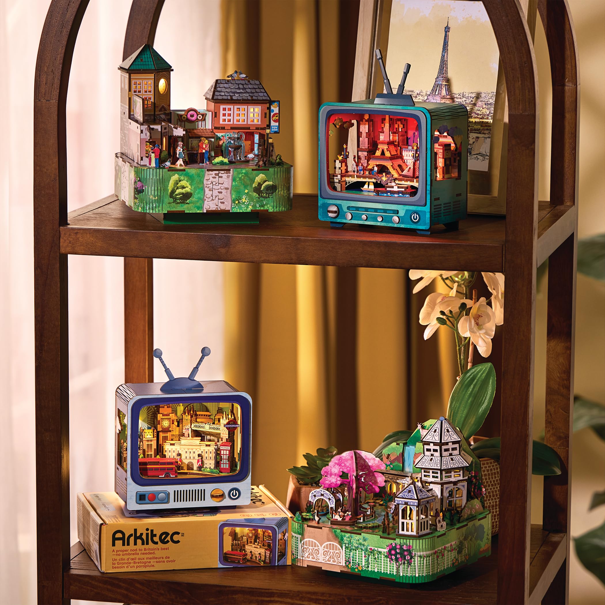 Arkitec puzzle 3D Town Square con torre illuminata e piazza animata | 158 pezzi, piazza motorizzata, torre dell’orologio illuminata, decorazione da scrivania o mensolani, Fiera di, 12+ anni