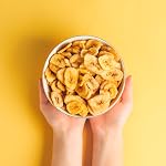 Yupik Sweetened Banana Des copeaux, 400 g, sans gluten, casher, fruits séchés, collations sucrées, tranches de banane séchées légèrement sucrées et collations saines