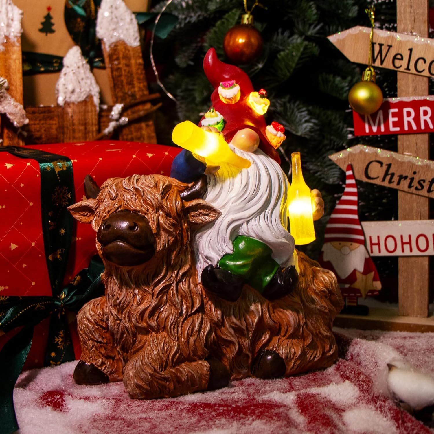 DKJOCKY Gnome Garden Decor Statue with Solar Light Lantern, Highland Cow Birthday Gifts for Women Mom Grandma, Funny Waterproof Resin Figurine Outdoor Decorations for Yard Patio Lawn Balcony Porch