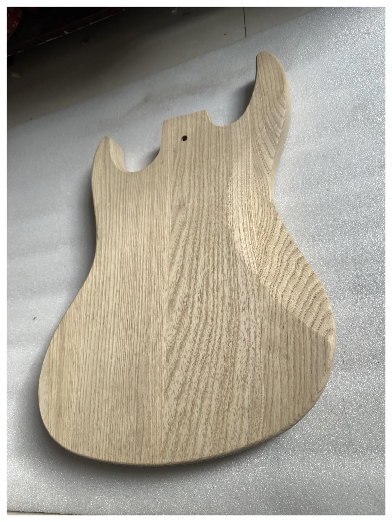Cuerpo de bajo eléctrico sin terminar, cuerpo de madera de fresno en blanco for JB,