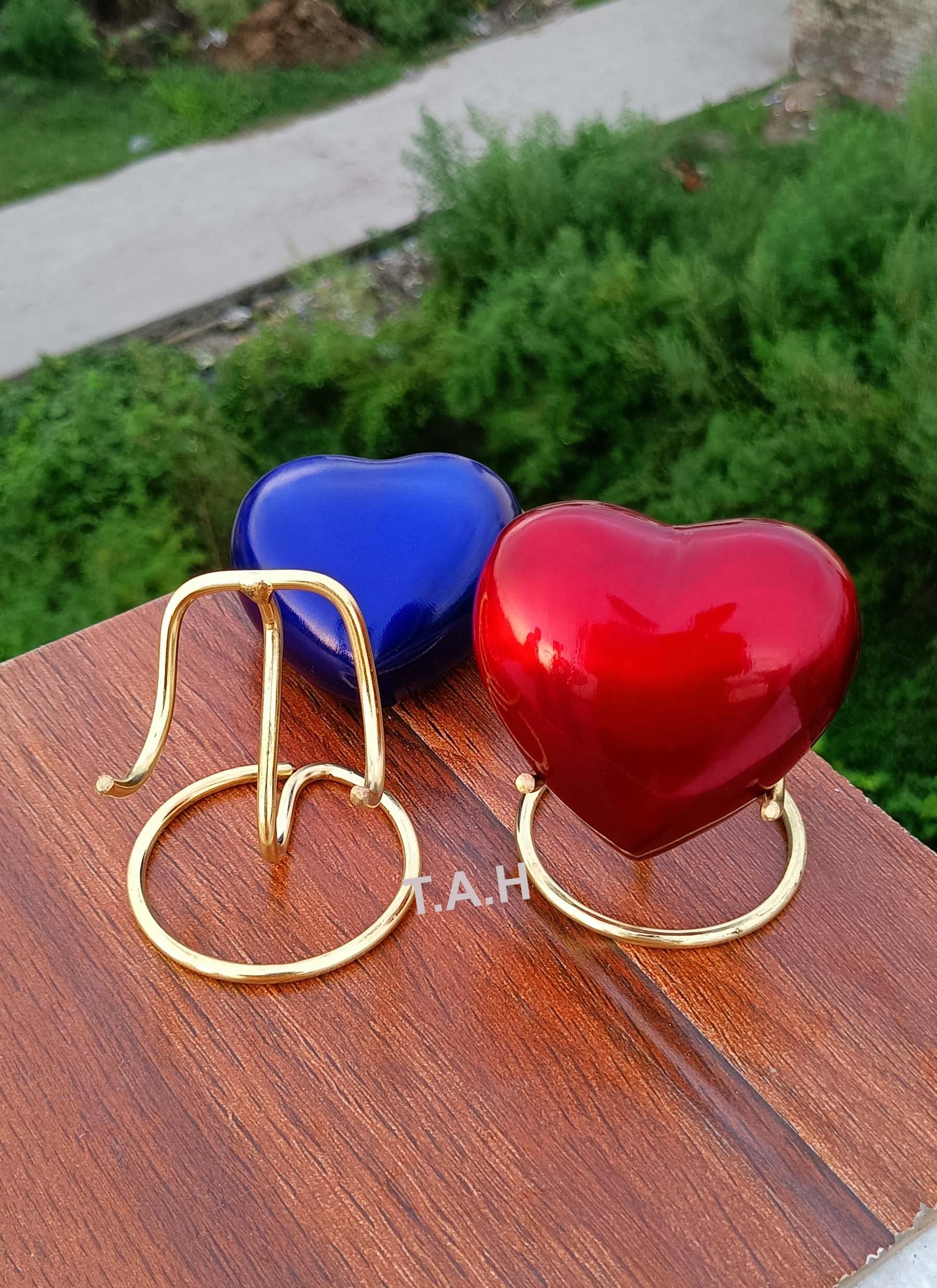 THE ANTIQUE HOUSE Set Of 2 Heart Keepsake Urns - White & Blue Mini Cremation Urns With Brass Stand For Ashes