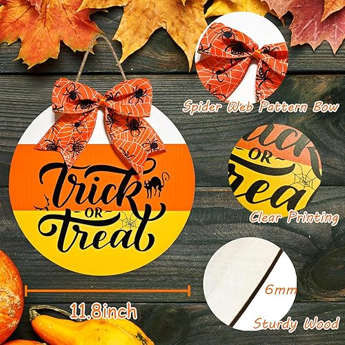 Vista 2 de Letrero de bienvenida con texto en inglés "Trick or Treat" para puerta de 12 pulgadas, letrero de madera de Halloween con patrón de telaraña, lazo