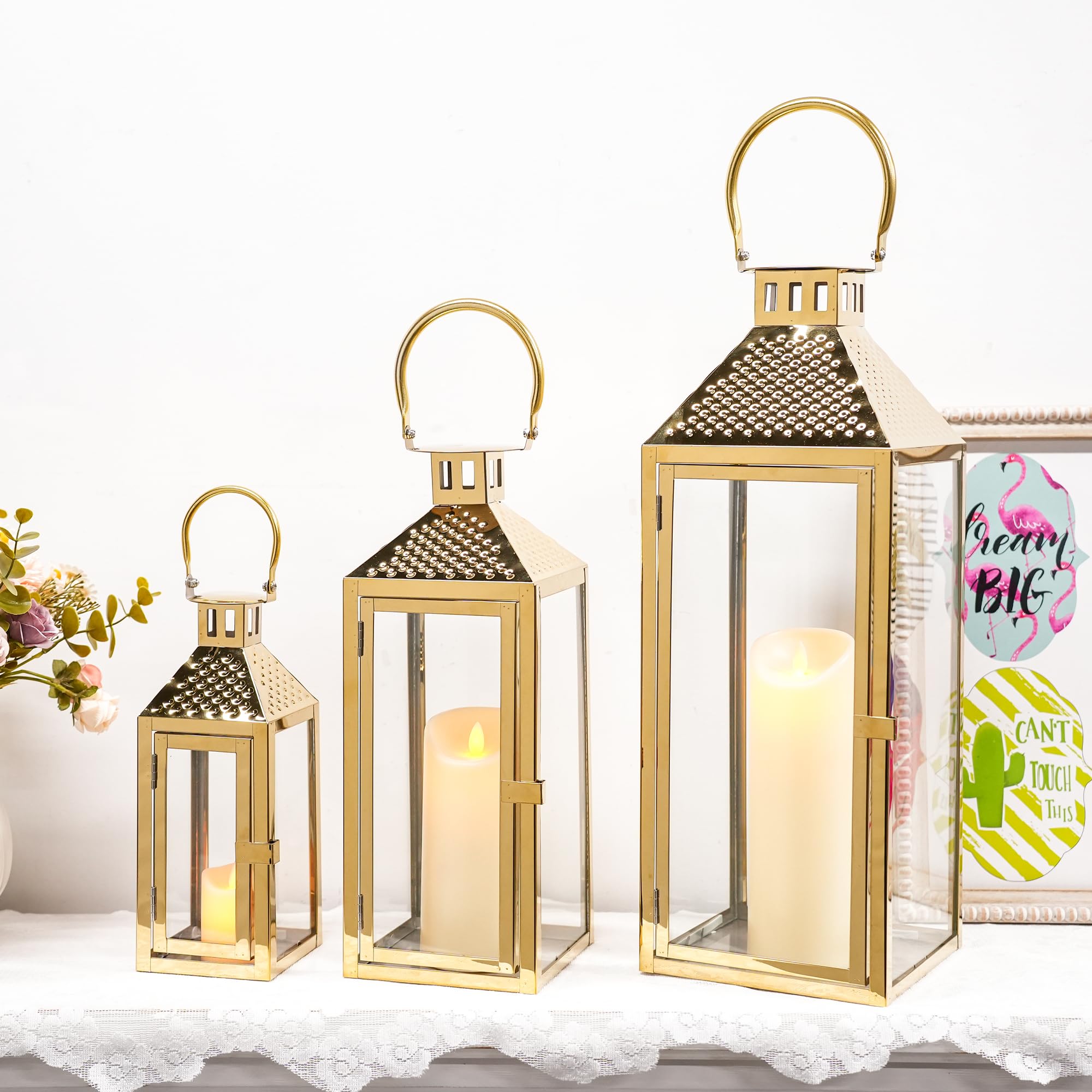 TRIROCKS Lot élégant de lanternes dorées en acier inoxydable - 3 tailles (51,5 cm, 35 cm, 28 cm) - Lanternes avec verre trempé pour décoration intérieure et extérieure - Idéal pour les fêtes
