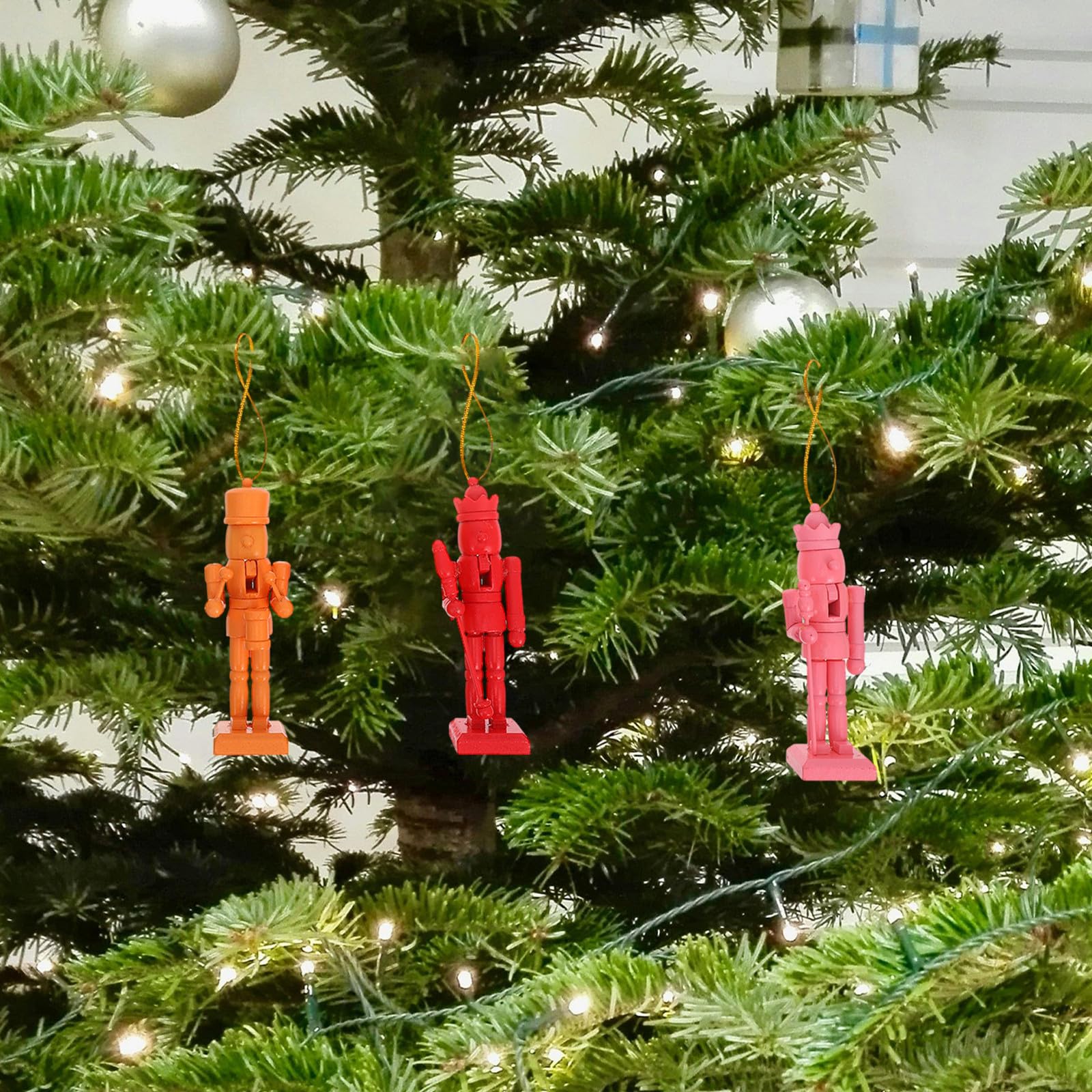 Toyvian 24 Piezas Cascanueces Navideños Colgantes de Madera, 12 Cm | Colores Brillantes, Estilo Clásico Festivo, para Árbol de Navidad y Ventana, Fácil de Colgar